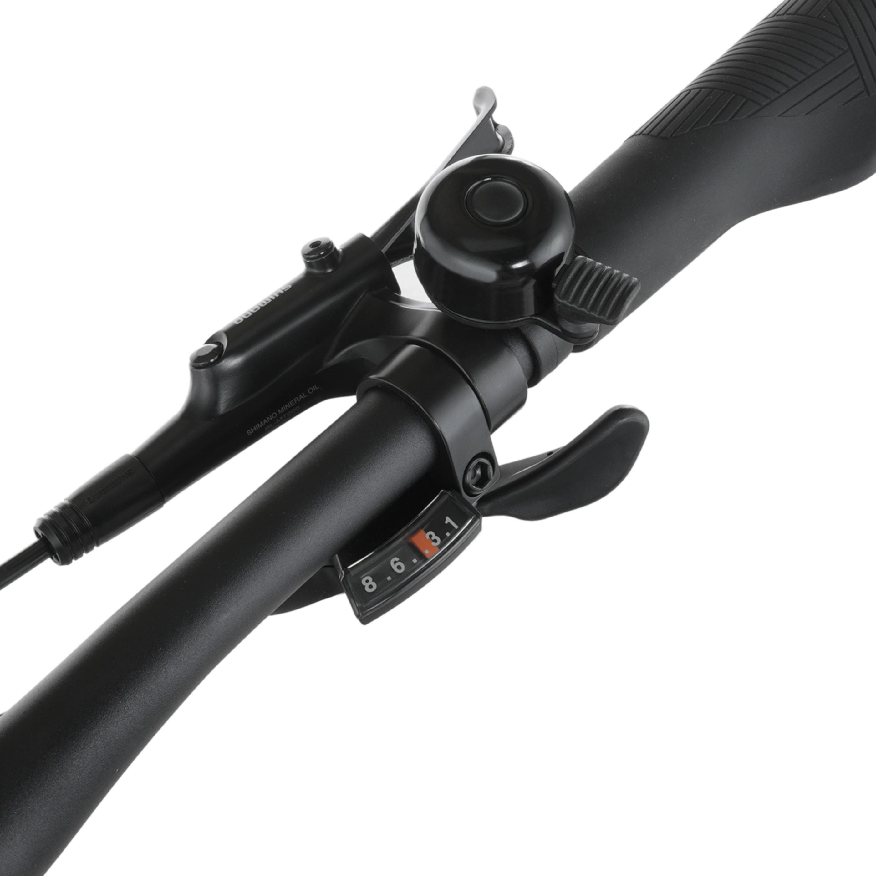 Nahaufnahme eines schwarzen Fahrradlenkers mit Schalthebel, Klingel und Bremshebel.