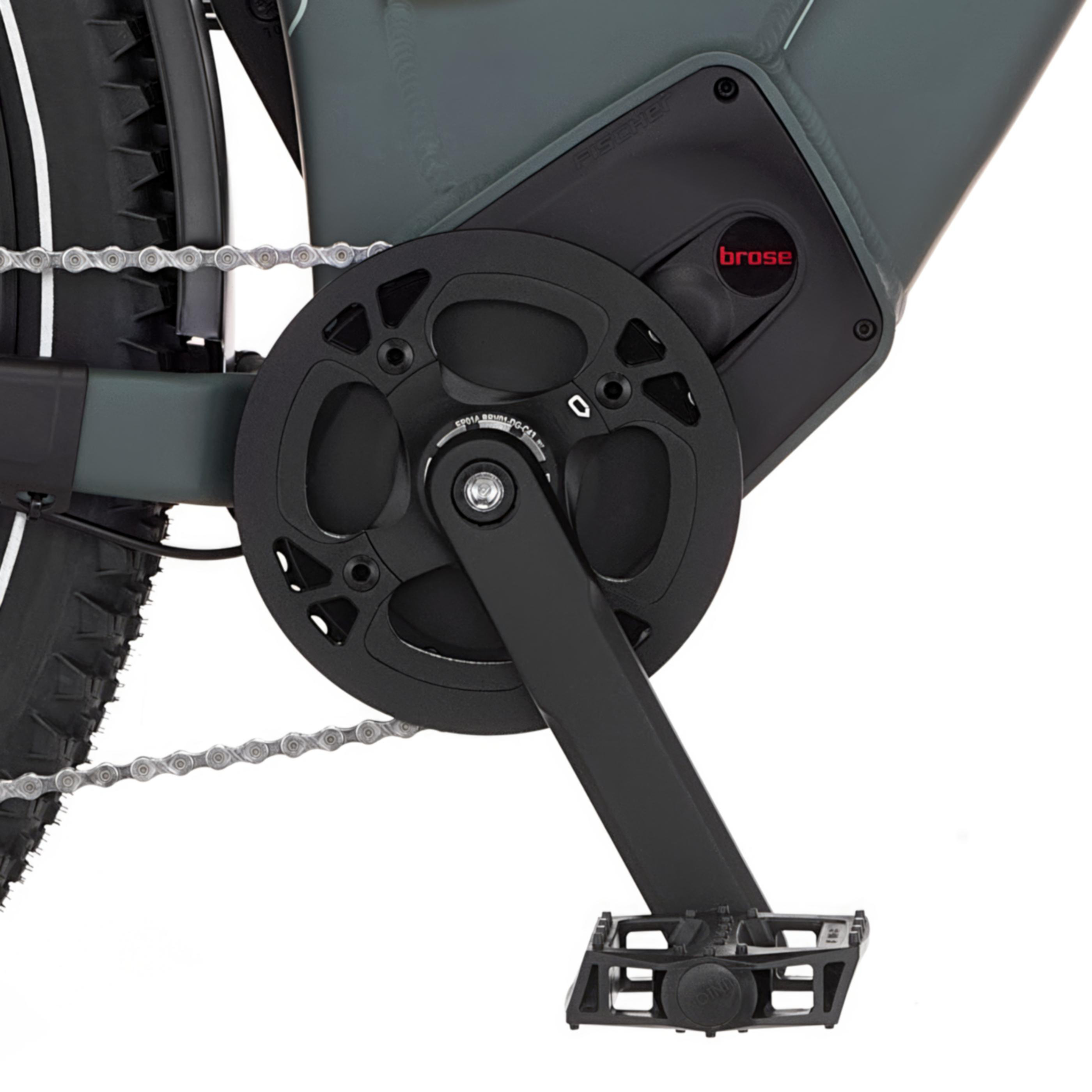 Nahaufnahme einer E-Bike-Kurbelgarnitur mit Kette und Reifen.
