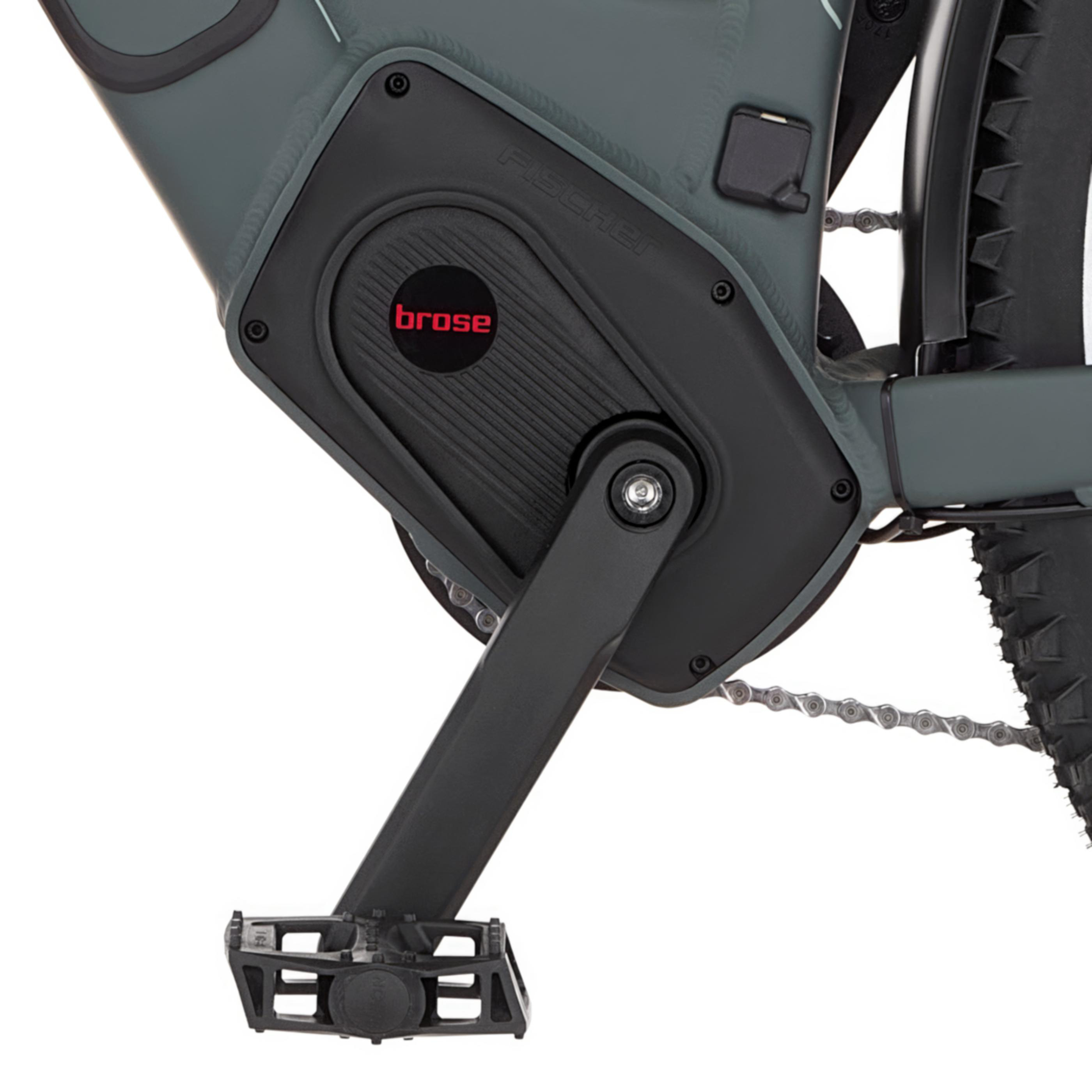 Detailansicht eines E-Bike-Antriebs mit Kurbel, Kette und Reifen.