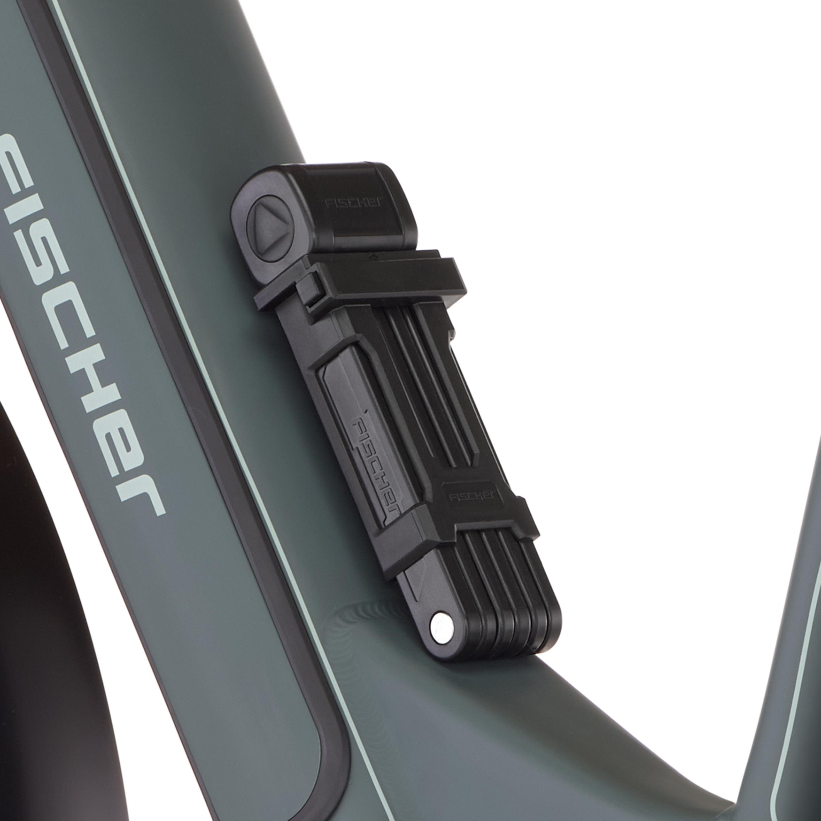 Nahaufnahme eines schwarzen Fahrradschlosses, das an einem grauen Fahrradrahmen befestigt ist.