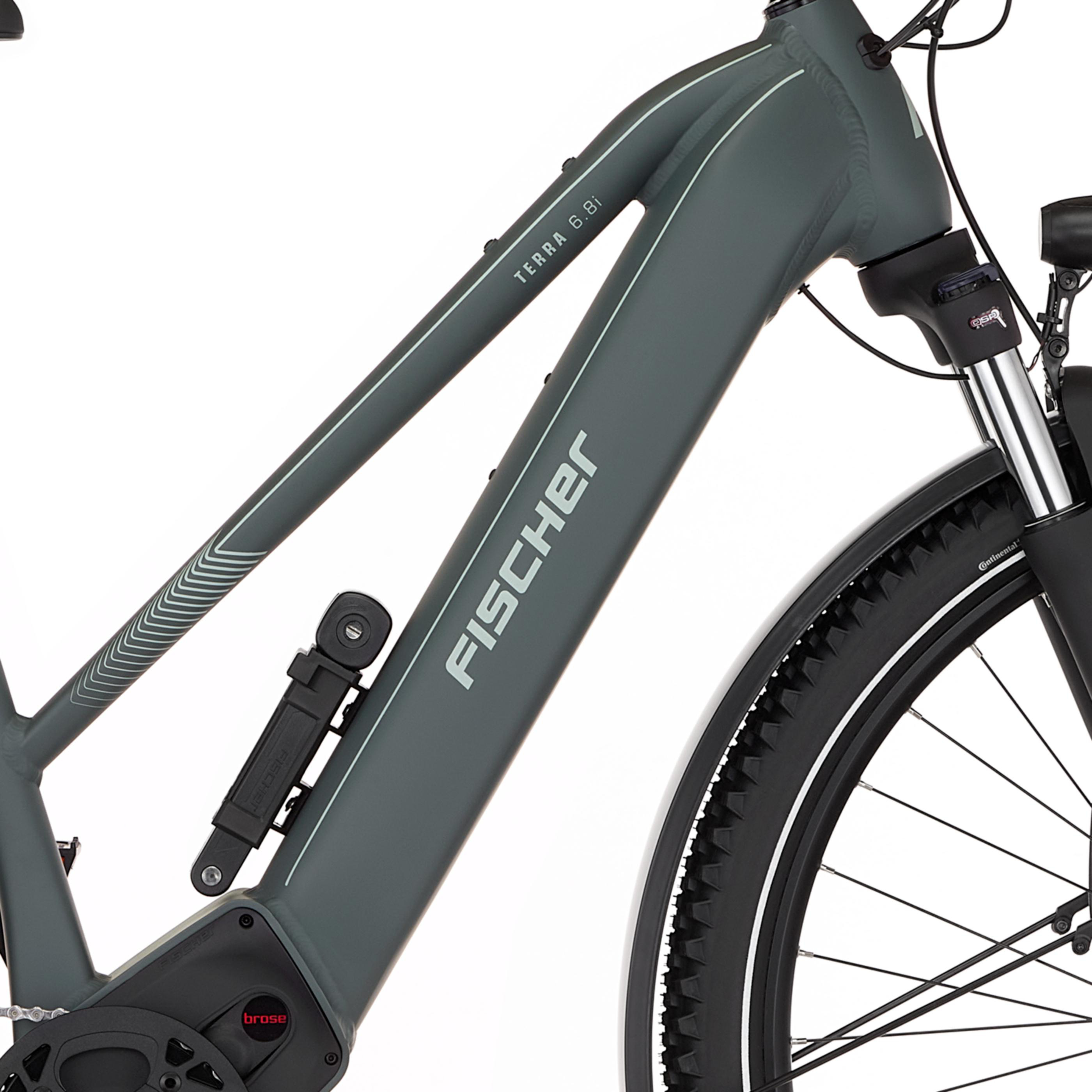 Graues Fahrrad mit "FISCHER"-Logo, Federgabel und Reifen.