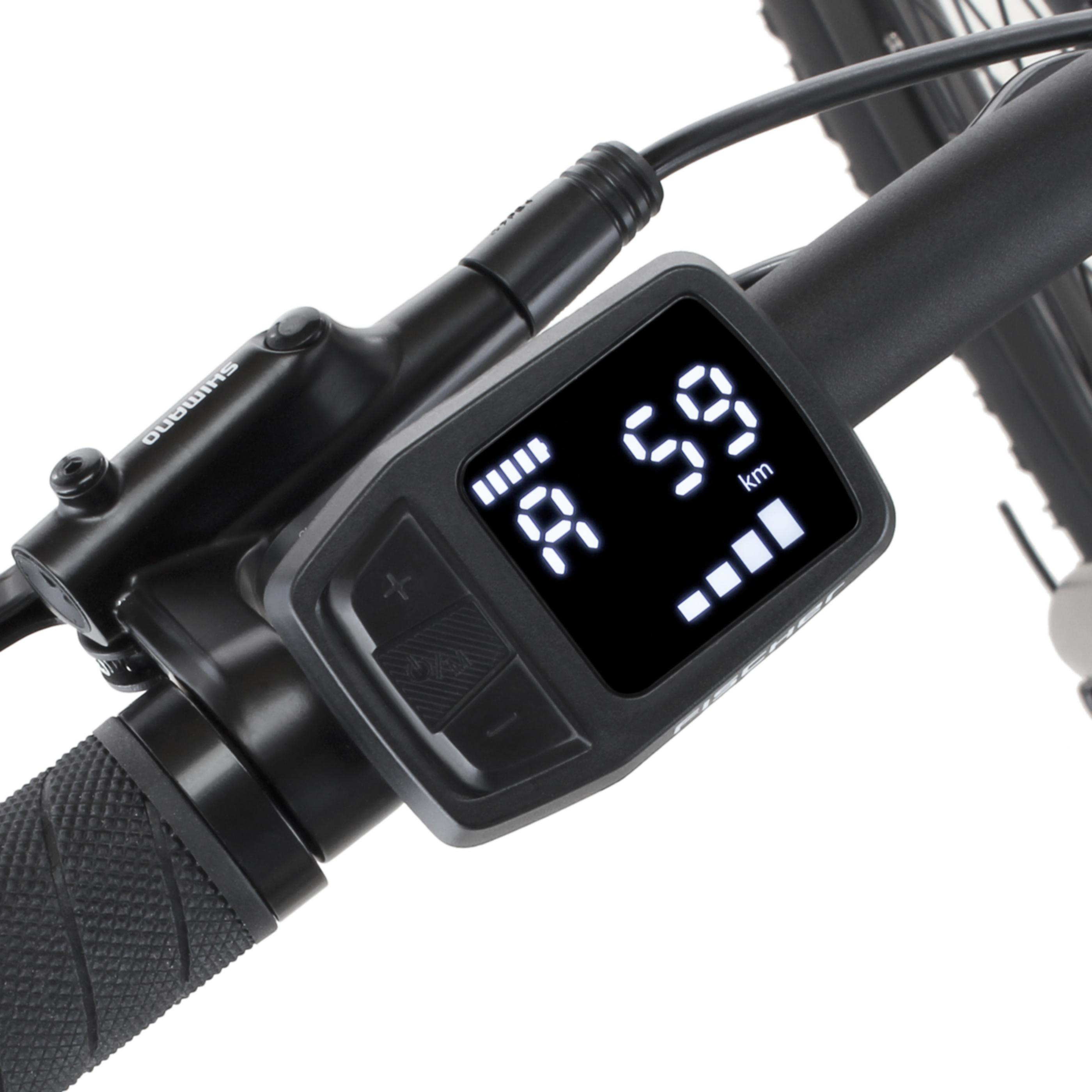 Nahaufnahme einer E-Bike-Anzeige mit Batteriestatus und Geschwindigkeit 8,59 km/h.