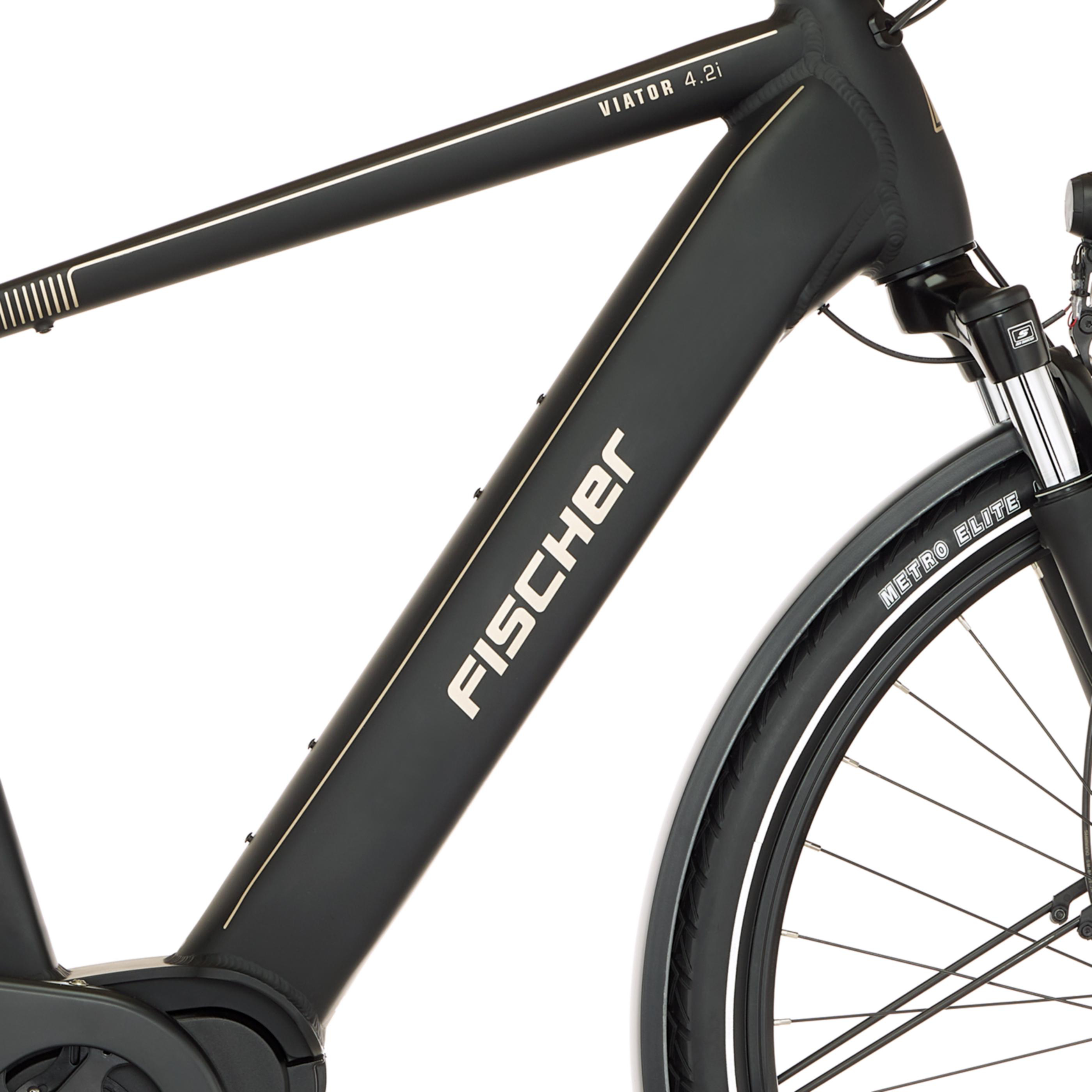 Detailansicht eines schwarzen Fischer E-Bikes mit silbernen Akzenten und 'VIATOR 4.2i'-Aufschrift.