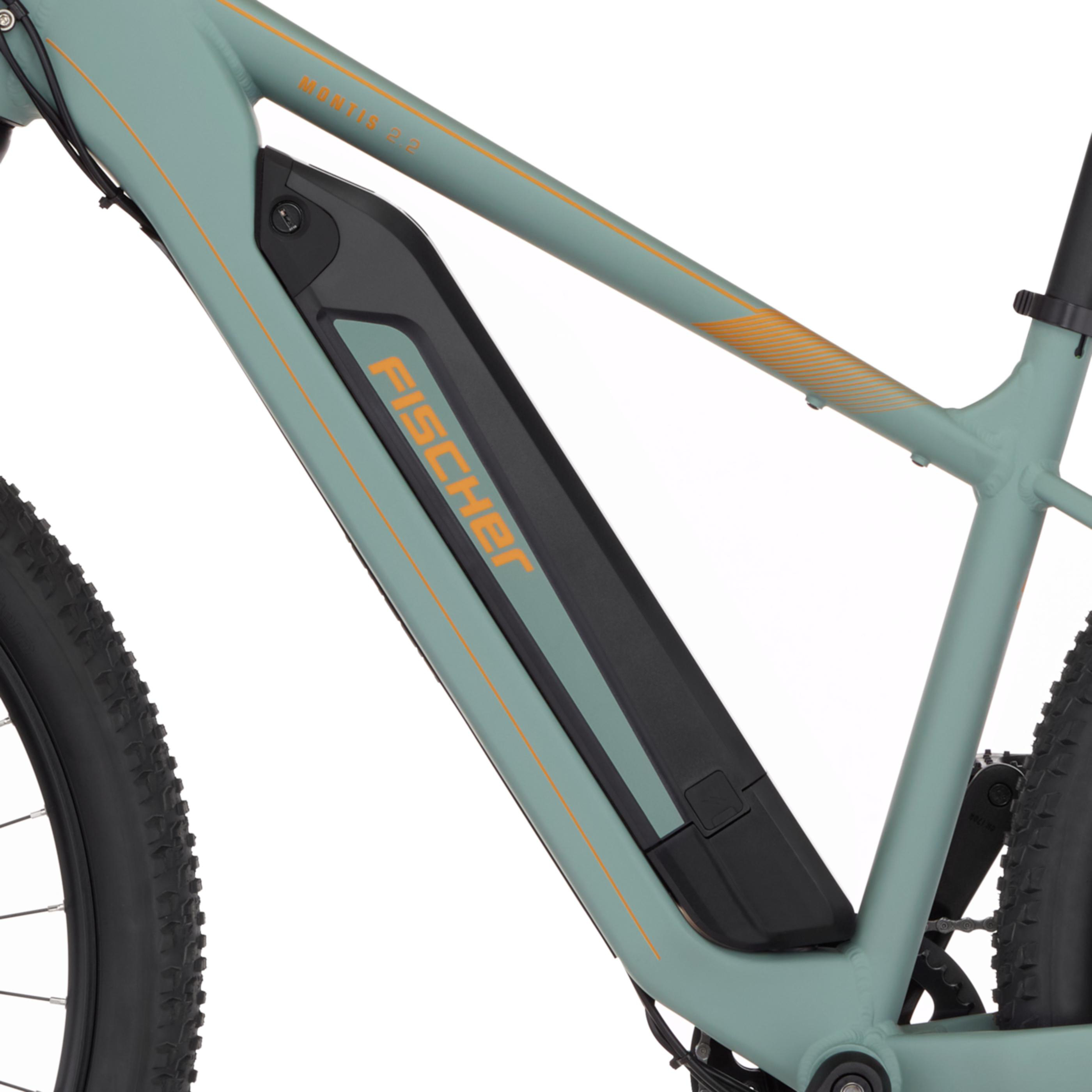 Ein türkisfarbenes E-Bike mit orangefarbenen Akzenten und FISCHER-Logo.