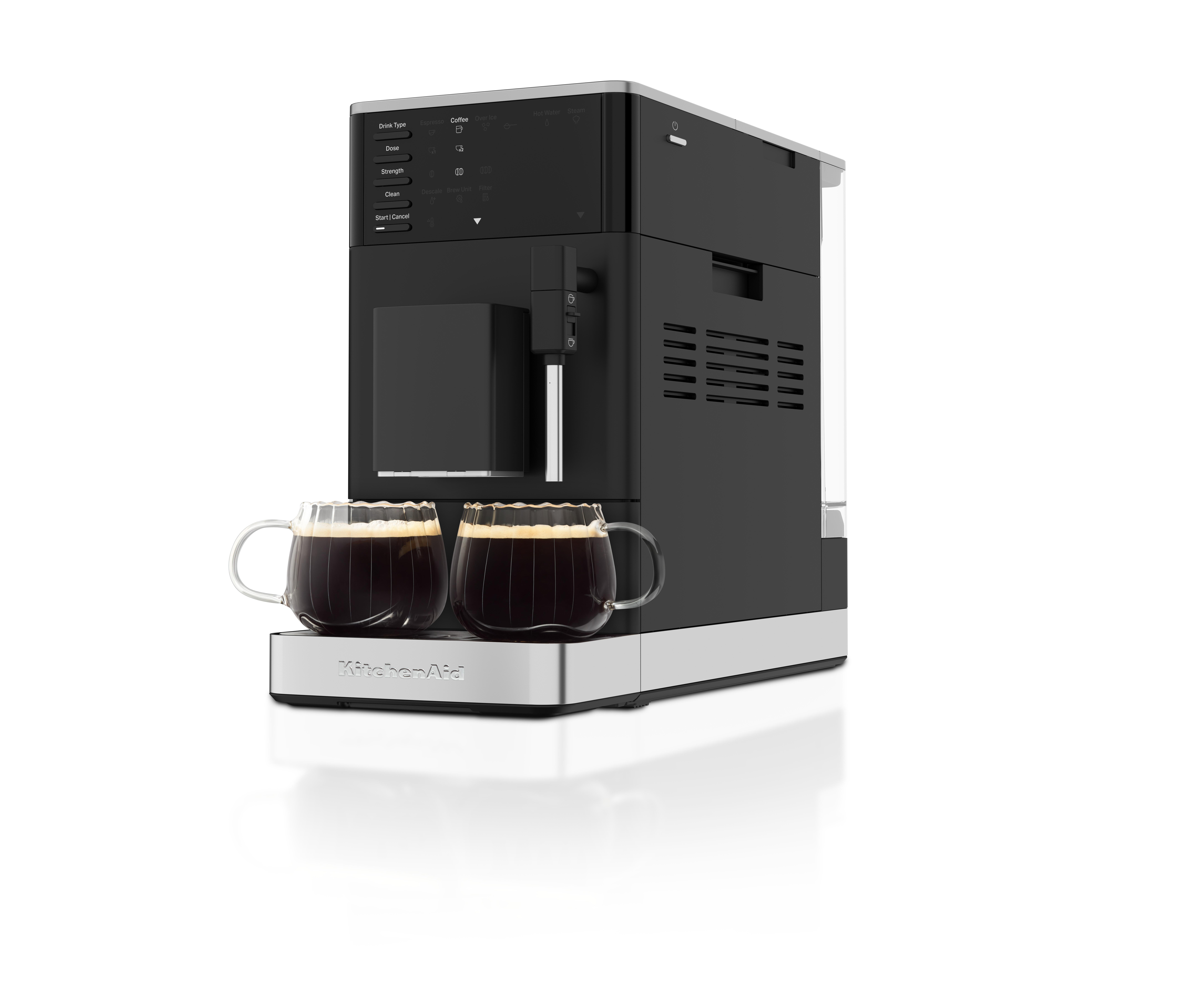 Eine schwarze Kaffeemaschine mit zwei Glastassen Kaffee darunter. Die Maschine hat einen Touchscreen.