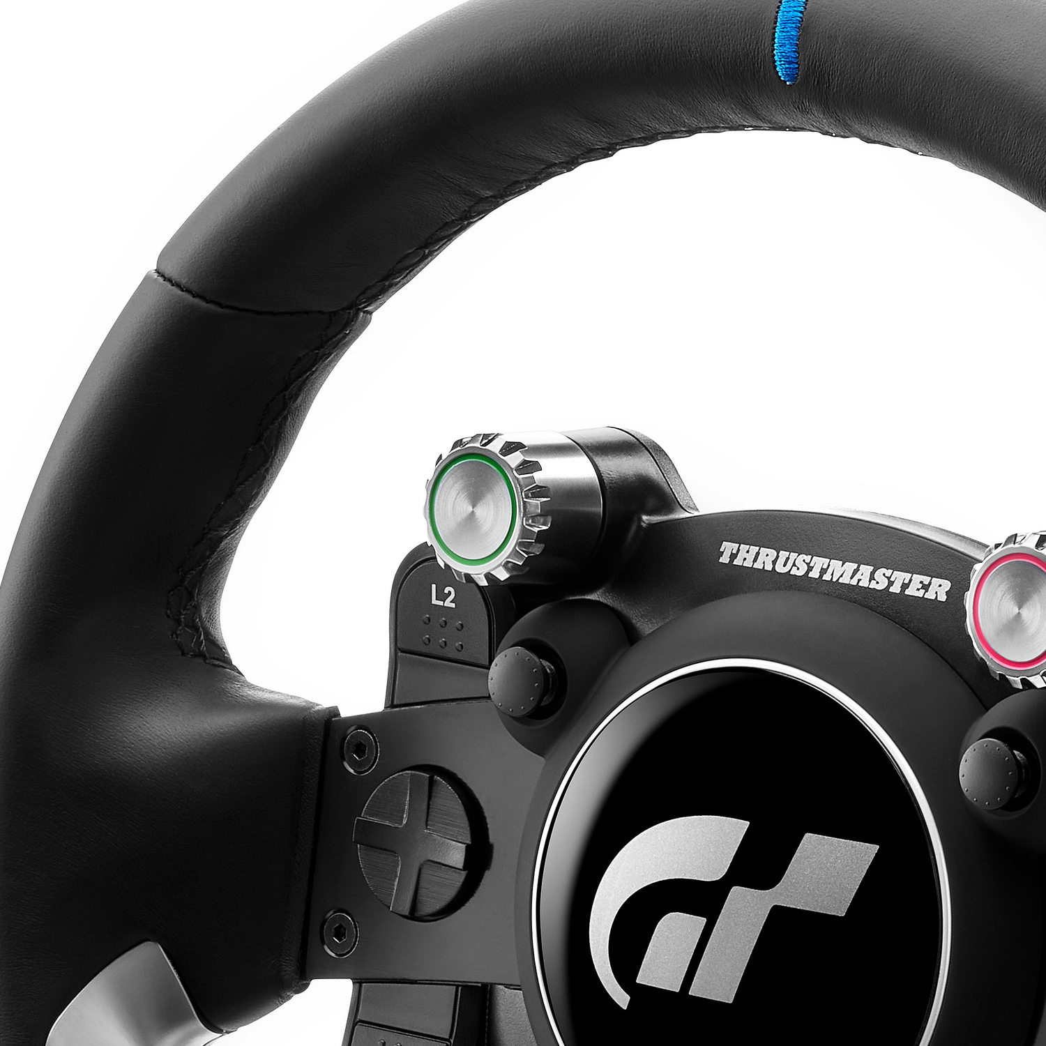 Close-up van een zwart racestuur met zilveren bedieningselementen en 'GT'-logo.