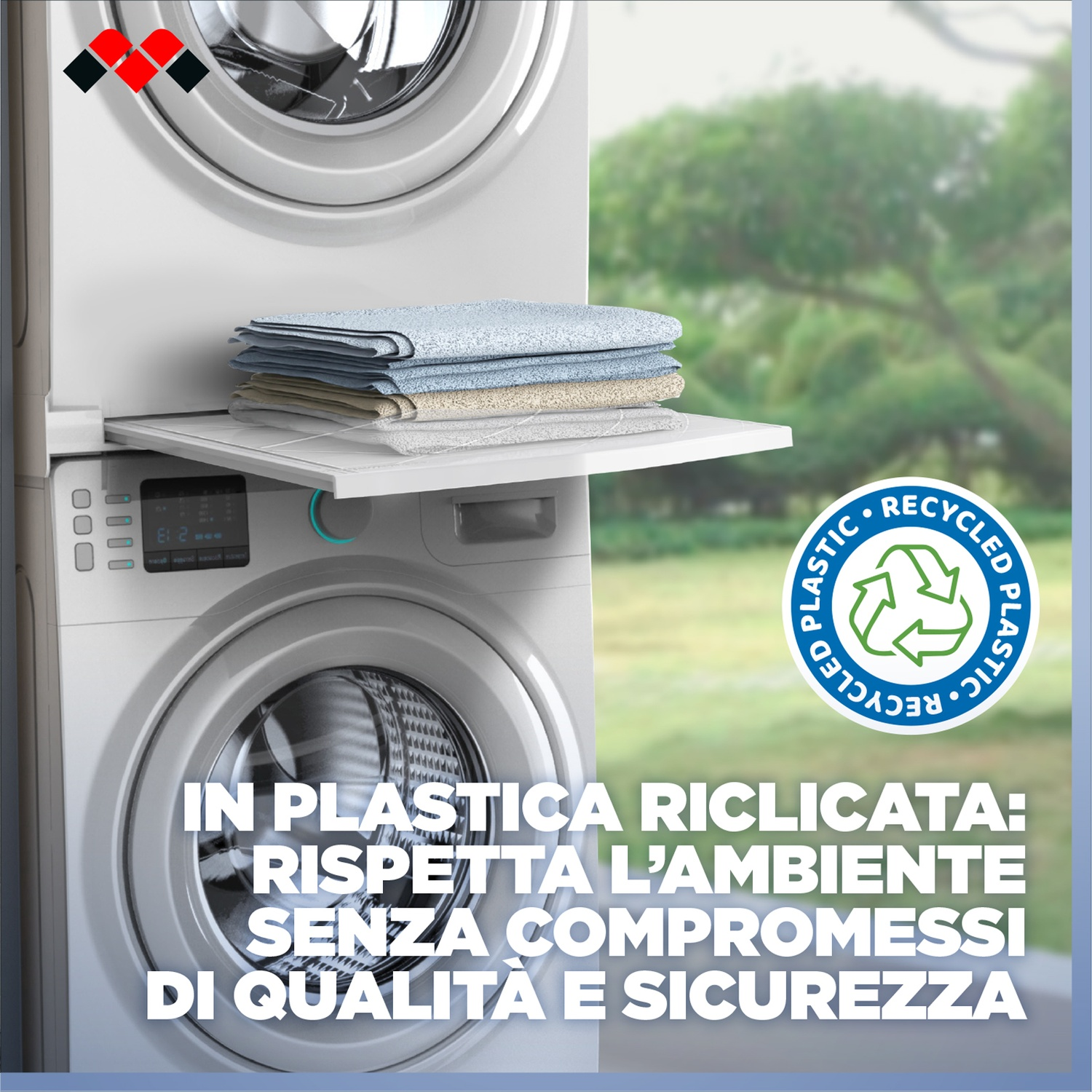 Una asciugatrice e lavatrice impilata con asciugamani piegati su una mensola.