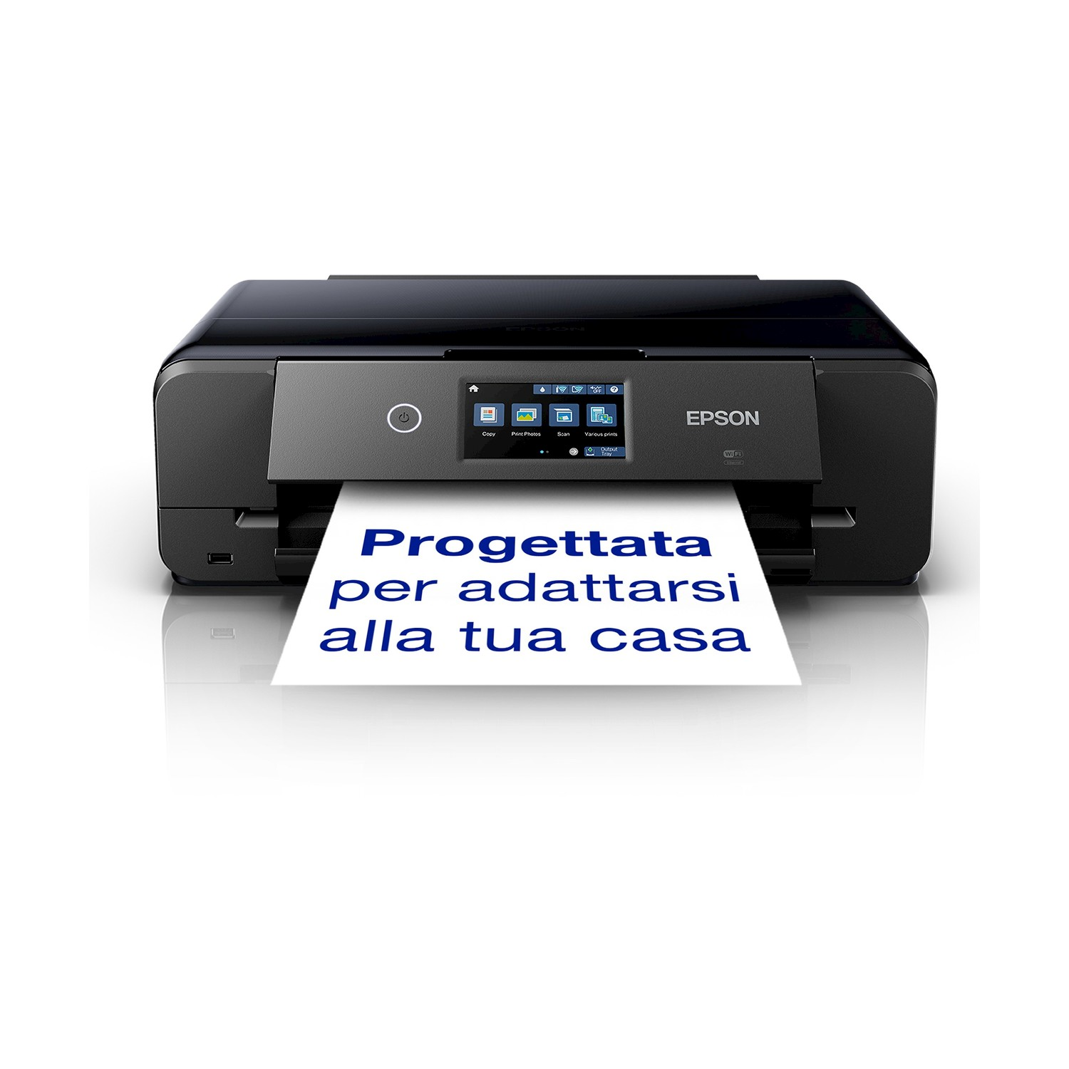 Una stampante Epson nera con touchscreen stampa un foglio con testo in italiano.