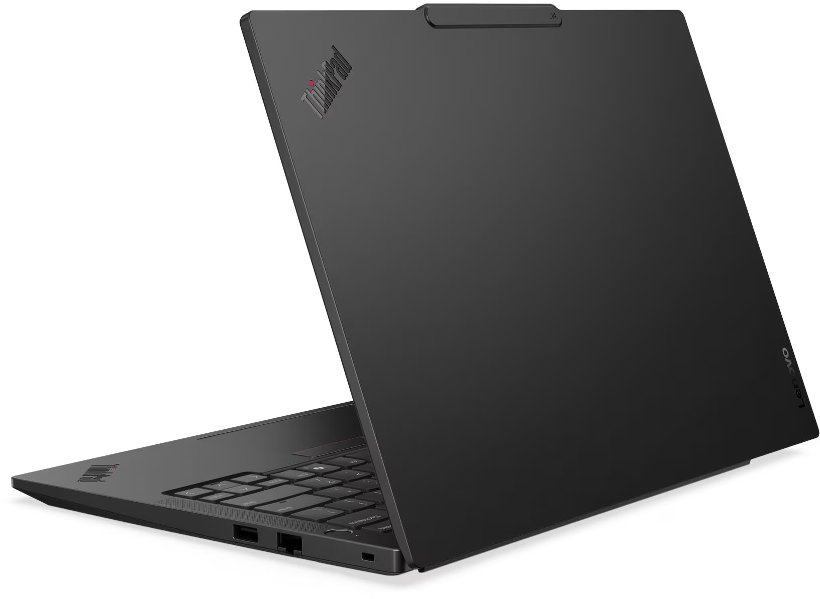 Fekete laptop nyitott fedéllel, billentyűzet látható, ThinkPad logó.