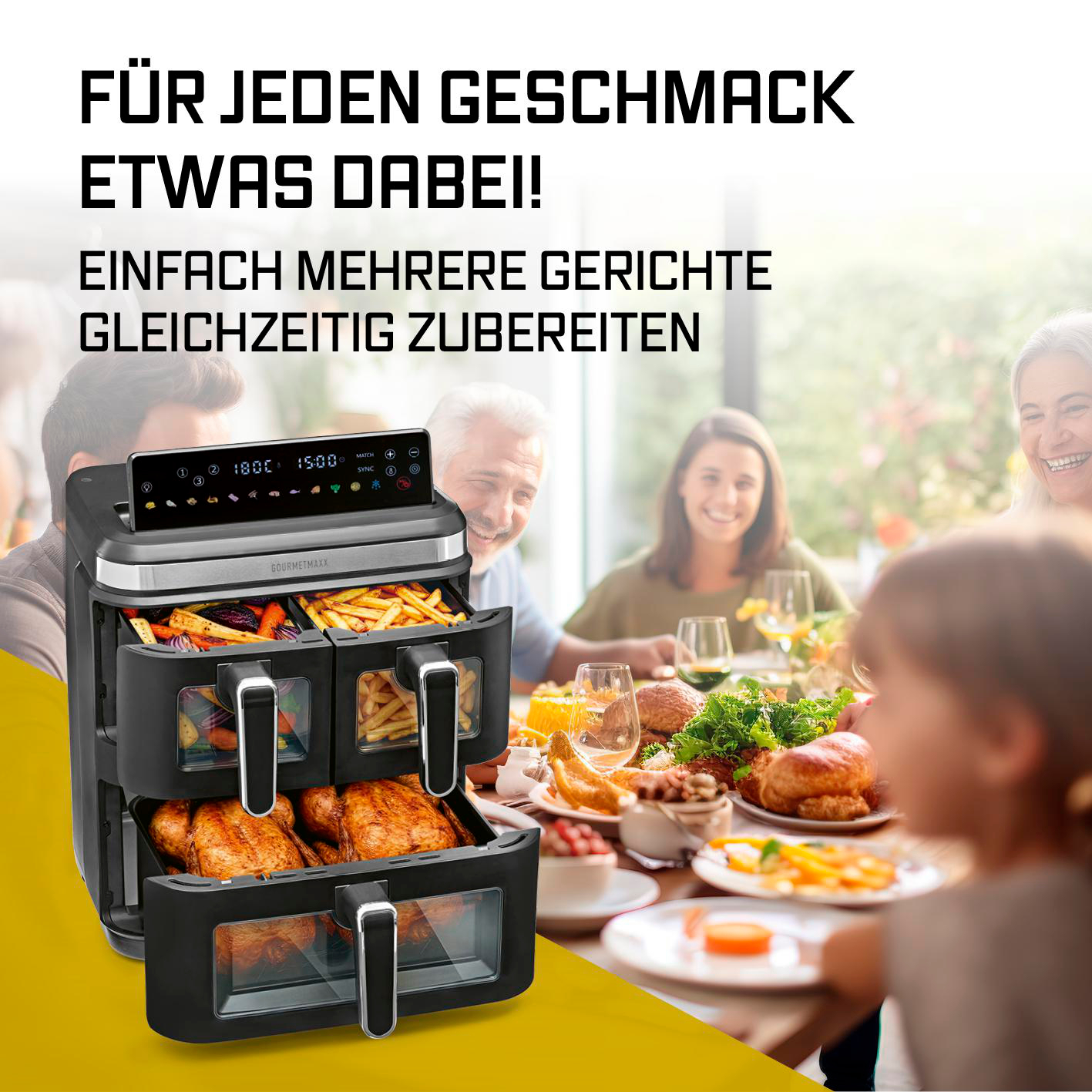 Eine schwarze Heißluftfritteuse mit zwei Schubladen, gefüllt mit Hähnchen und Pommes. Eine Familie isst am Tisch.