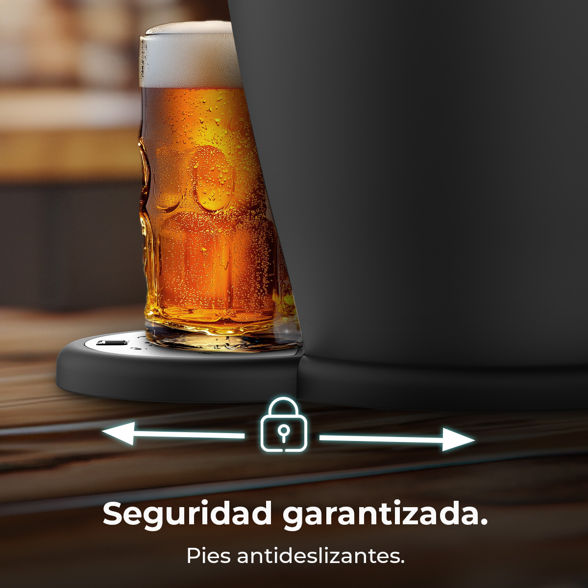 Un vaso de cerveza sobre una mesa, con un icono de seguridad al lado.