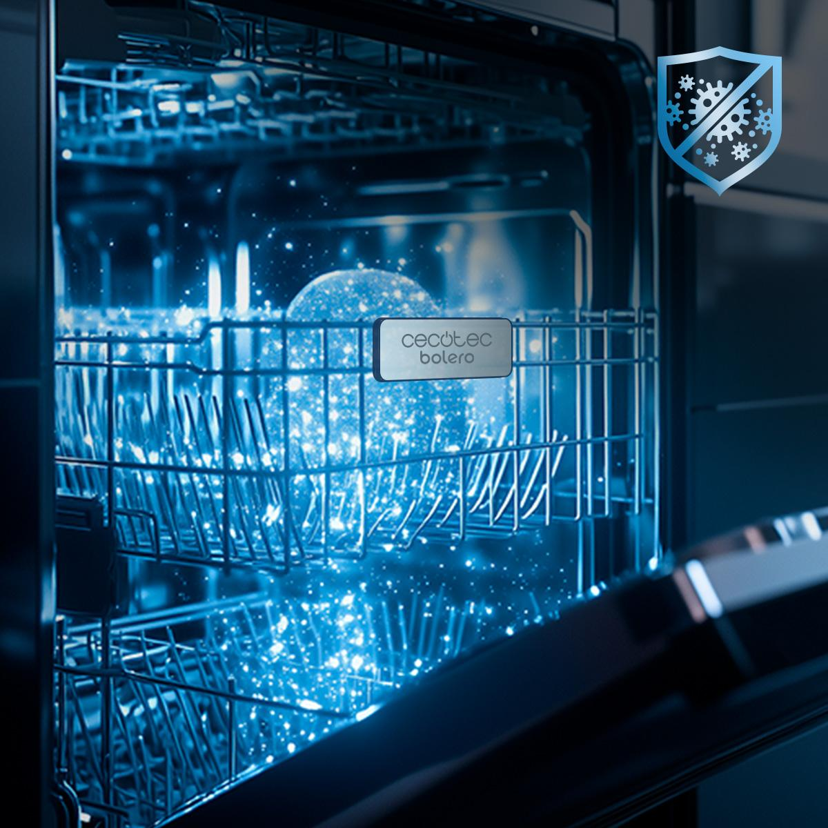 Interior de lavavajillas abierto con luces azules y escudo con icono de microbio.