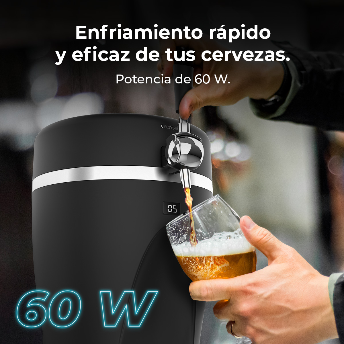 Un dispensador de cerveza sirve cerveza en un vaso. "60W" y "Enfriamiento Rápido" en el aparato.