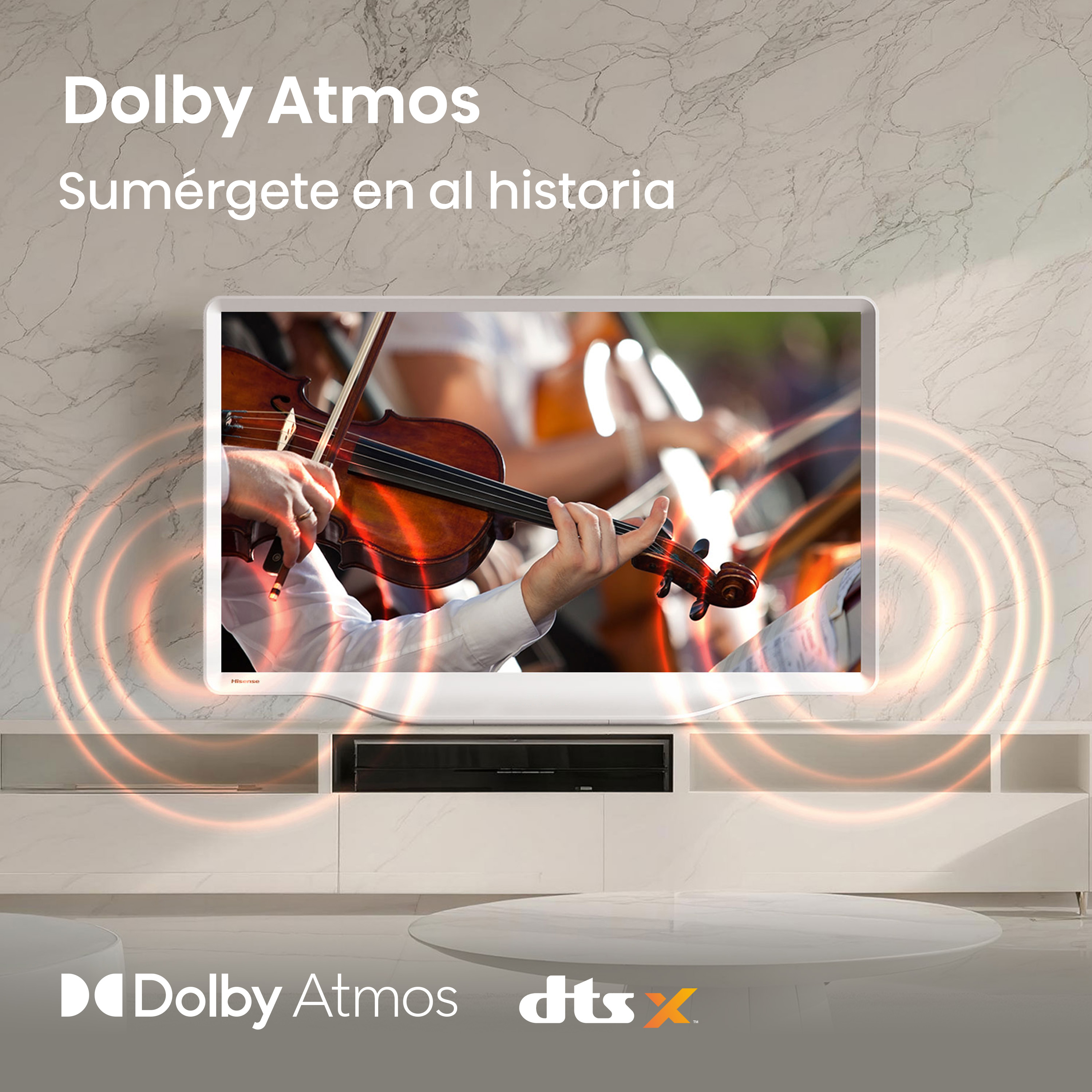 Un televisor muestra un primer plano de un violinista. Logos Dolby Atmos y DTS:X.