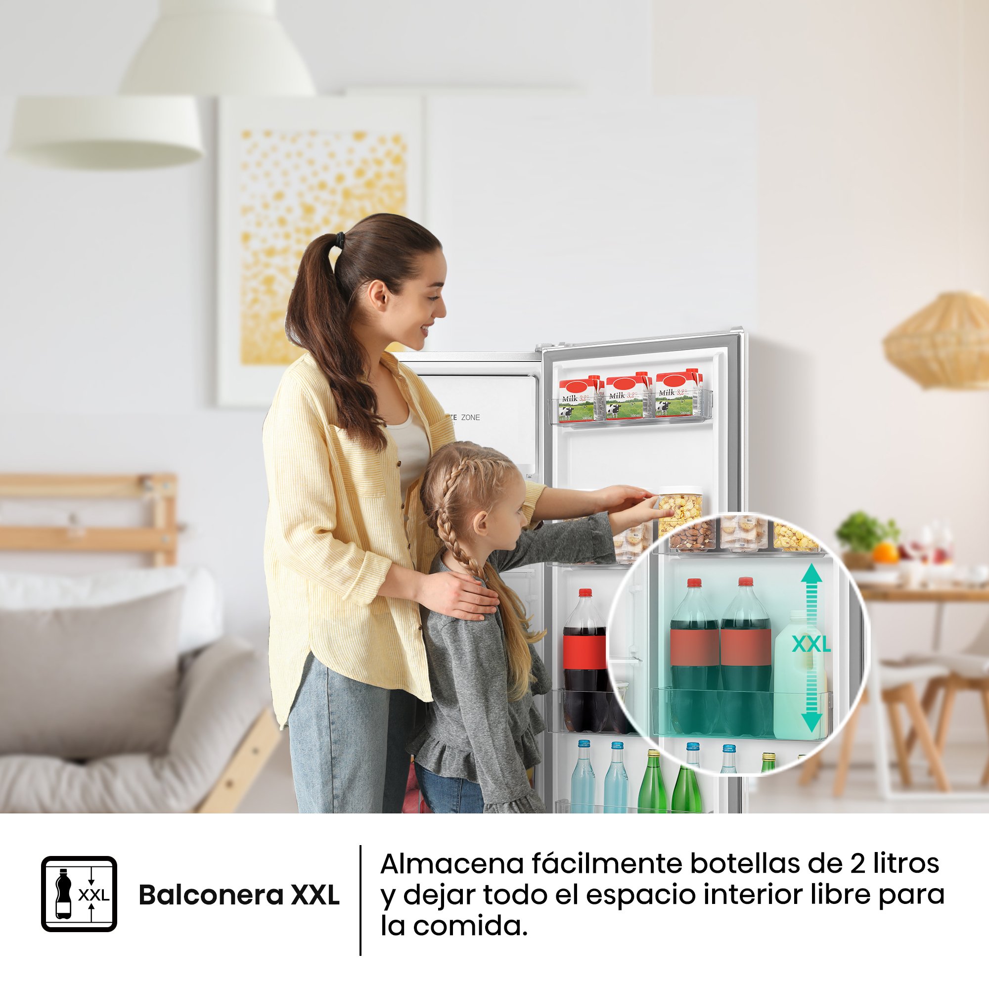 Madre e hija abren puerta de refrigerador con botellas.