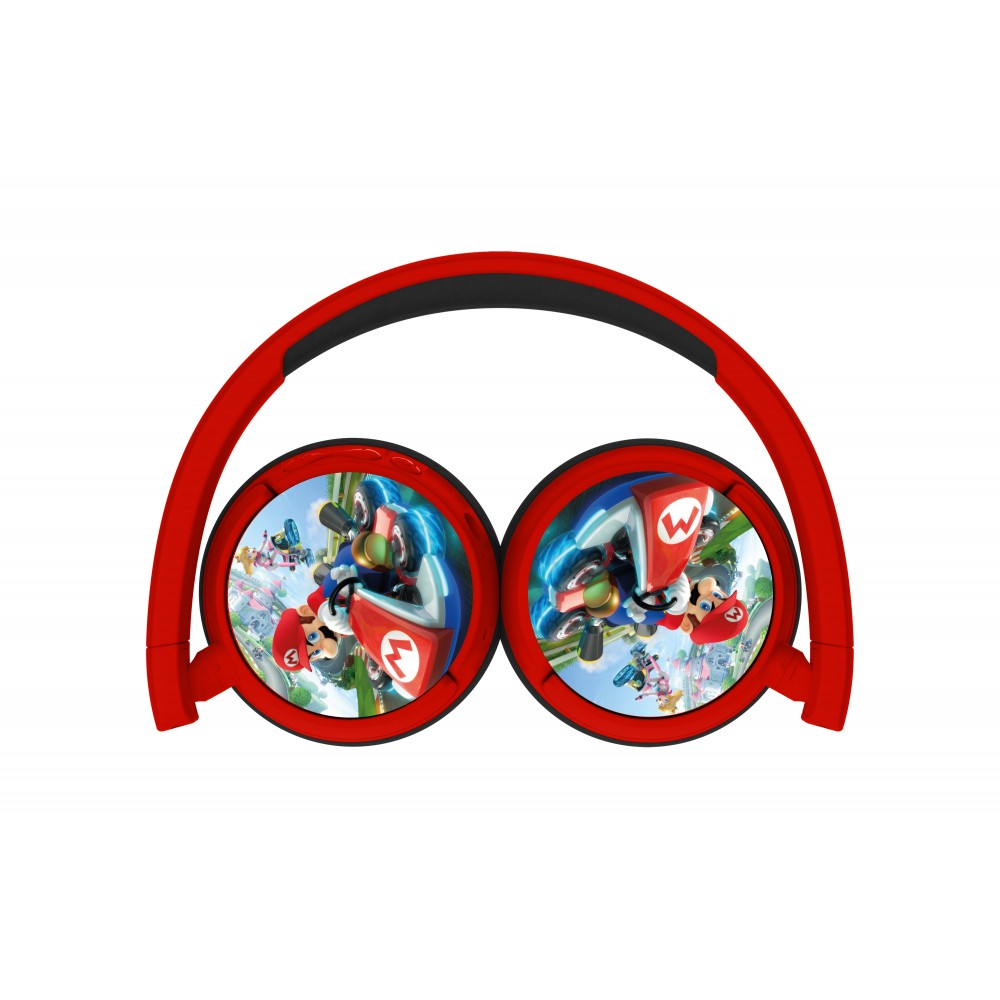 Auriculares rojos con personajes de Mario Kart en las almohadillas.
