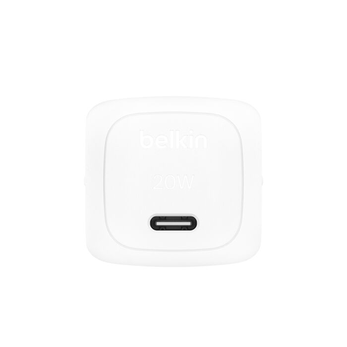 Un adaptador de corriente USB-C Belkin blanco de 20W.