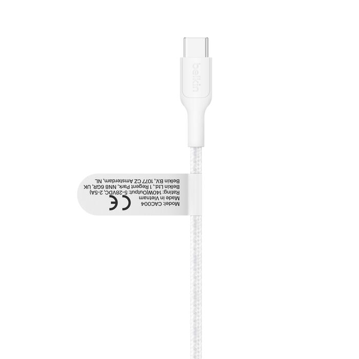 Cable USB-C Belkin blanco con etiqueta, modelo CAC004, 140W.