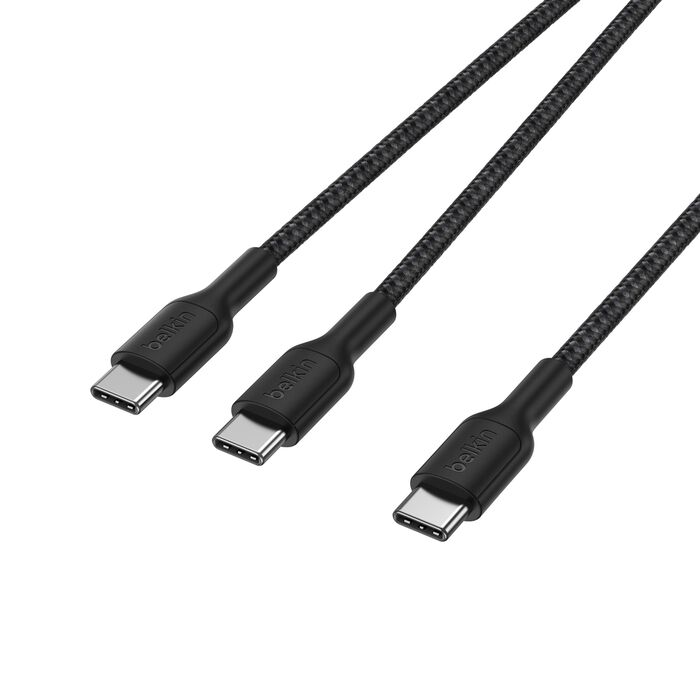 Tres cables USB-C negros de Belkin dispuestos en diagonal sobre fondo blanco.