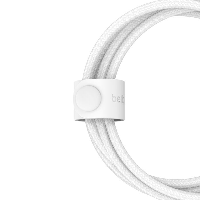Cable blanco con correa de velcro blanca y logo de la marca Belk.