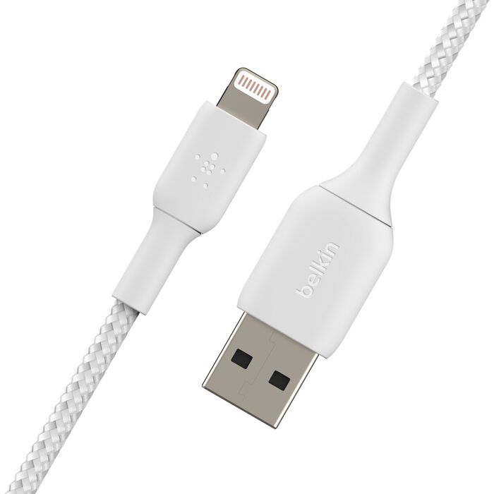 Un cable Belkin blanco trenzado de USB a Lightning.