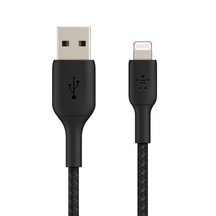 Un cable negro USB-A a Lightning con tejido trenzado. USB-A a la izquierda, Lightning a la derecha.