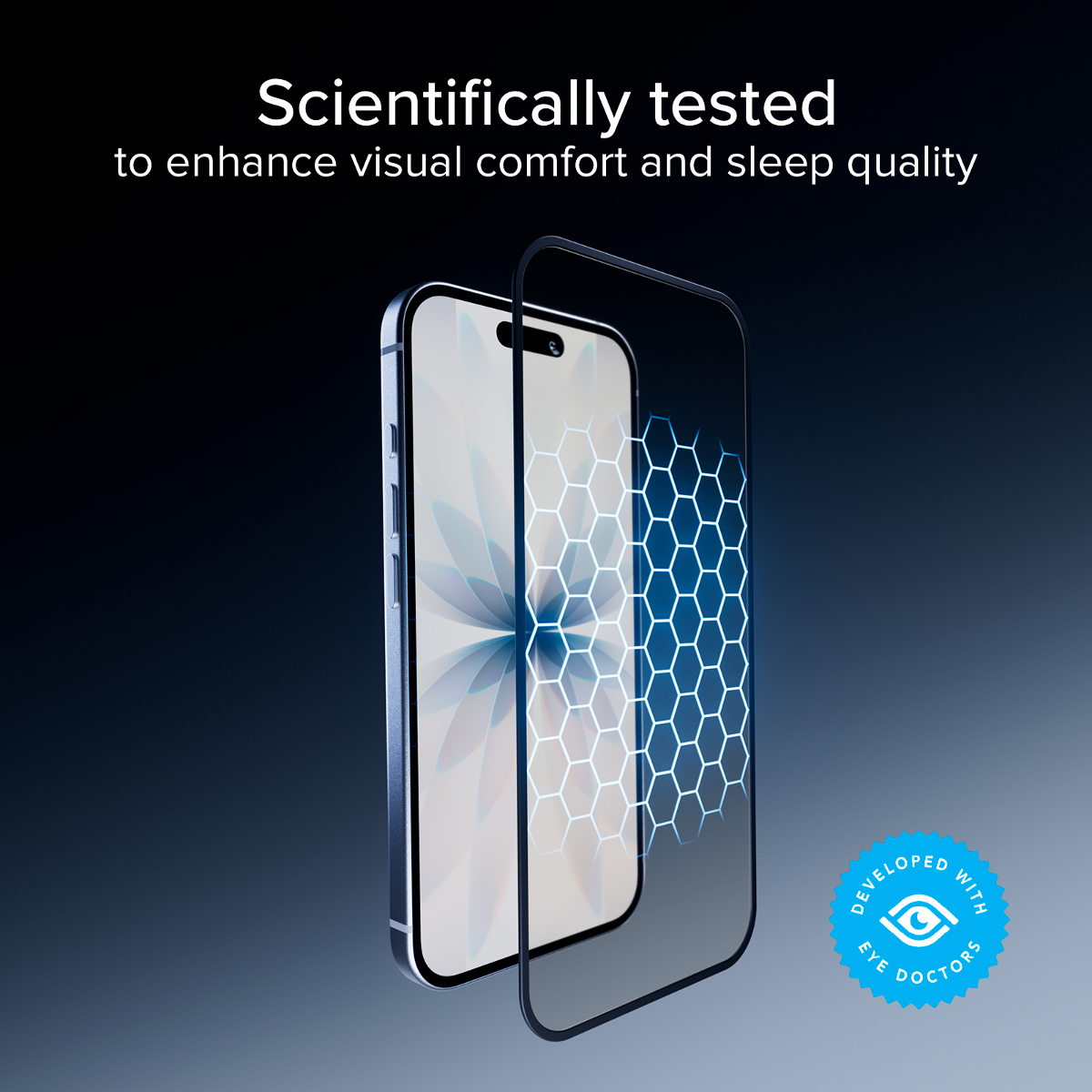 Ein Smartphone-Schutzglas mit wabenartigem Muster und einem Siegel „Von Augenärzten entwickelt“.