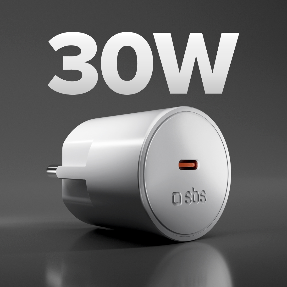 Ein weißer 30W USB-C-Schnellladestecker von SBS auf dunklem Hintergrund.