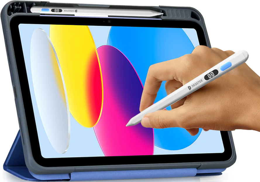 Ein iPad in einer blauen Hülle mit einem Stift, der vom Benutzer gehalten wird.