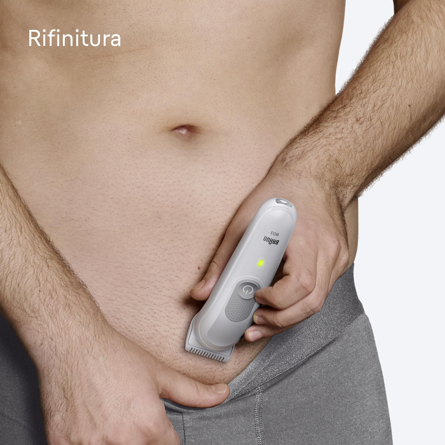 Un uomo usa un rifinitore bianco sulla parte inferiore del corpo, con una luce verde accesa.