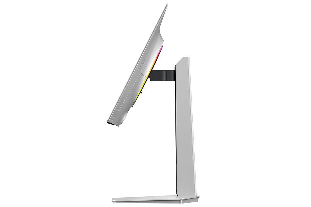 Ezüst monitor RGB világítással keskeny állványon, oldalról nézve.