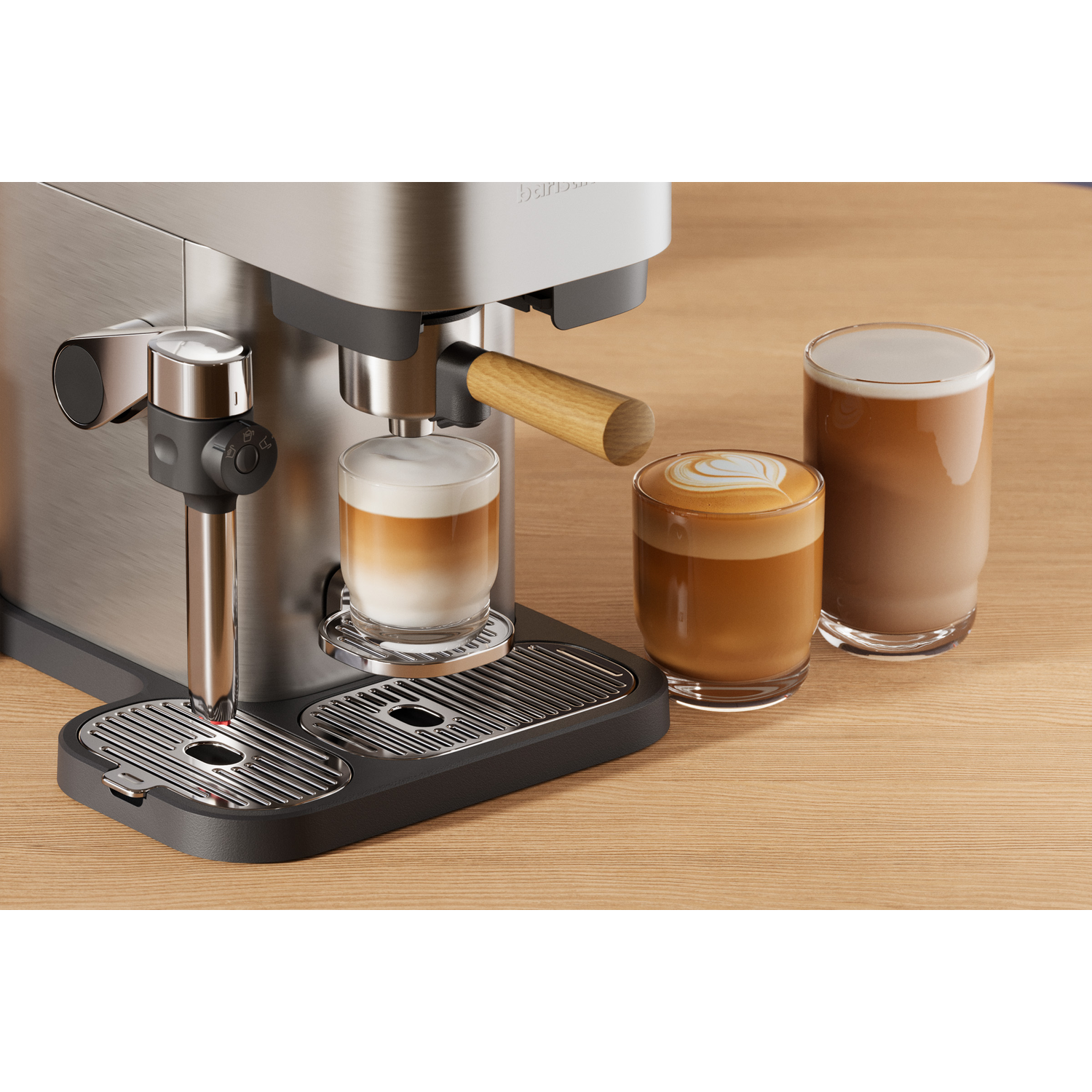 Een koffiezetapparaat met twee glazen koffie op een houten tafel.