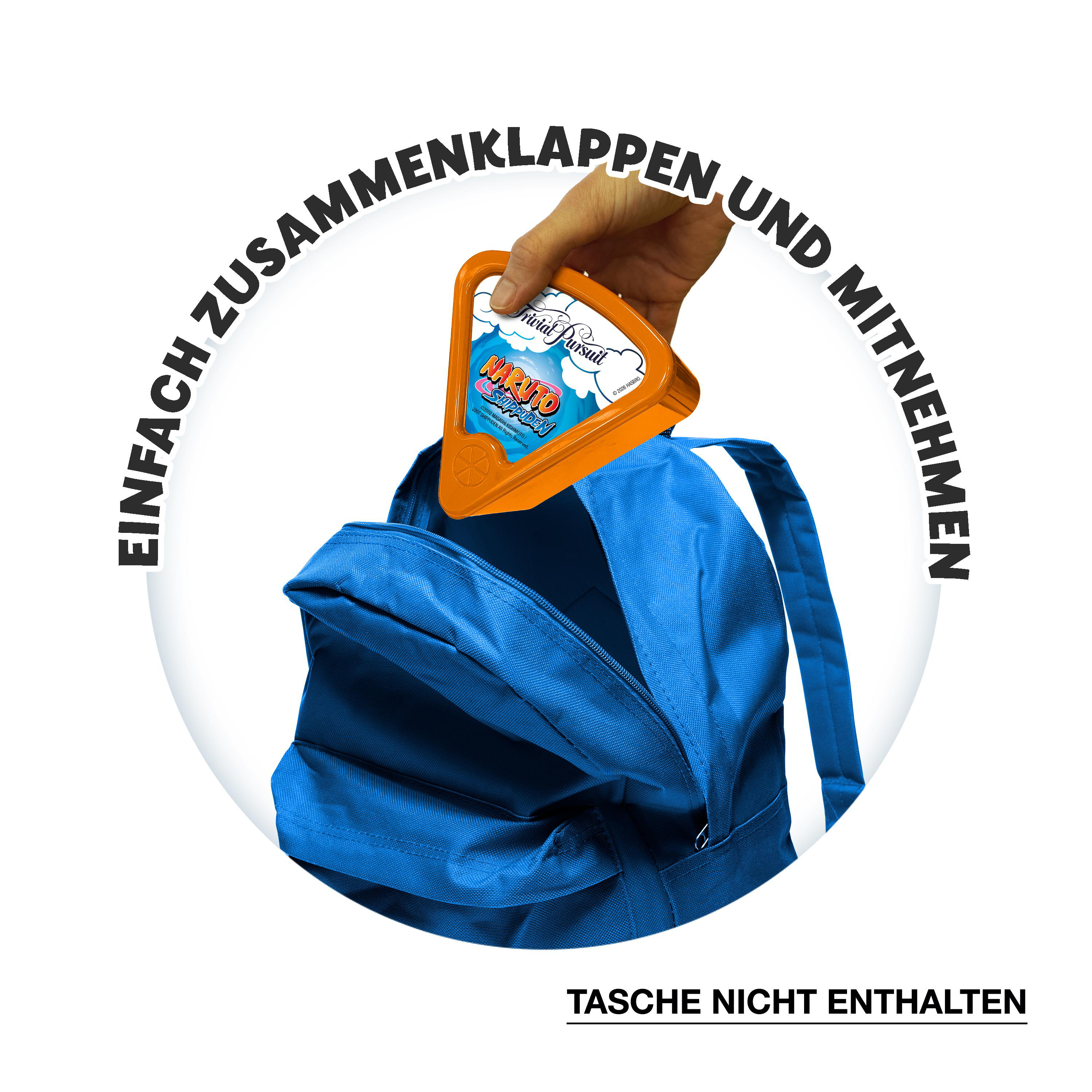 Eine orangefarbene Trivial Pursuit Naruto Shippuden Box wird in einen blauen Rucksack gelegt.