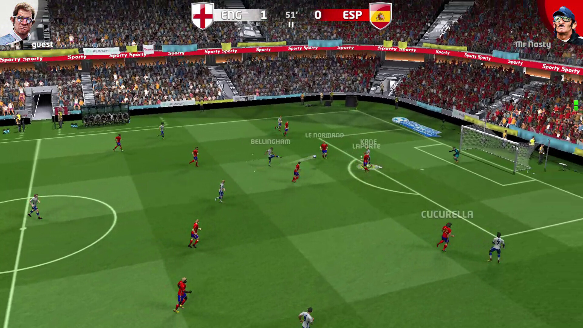 Partido de fútbol, Inglaterra contra España, 1-0, minuto 51. Jugadores en el campo.