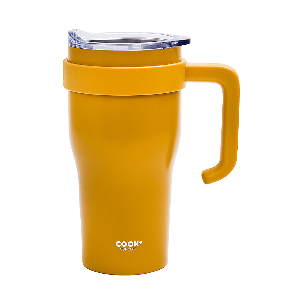 Una taza amarilla con asa y tapa transparente, sobre fondo blanco.