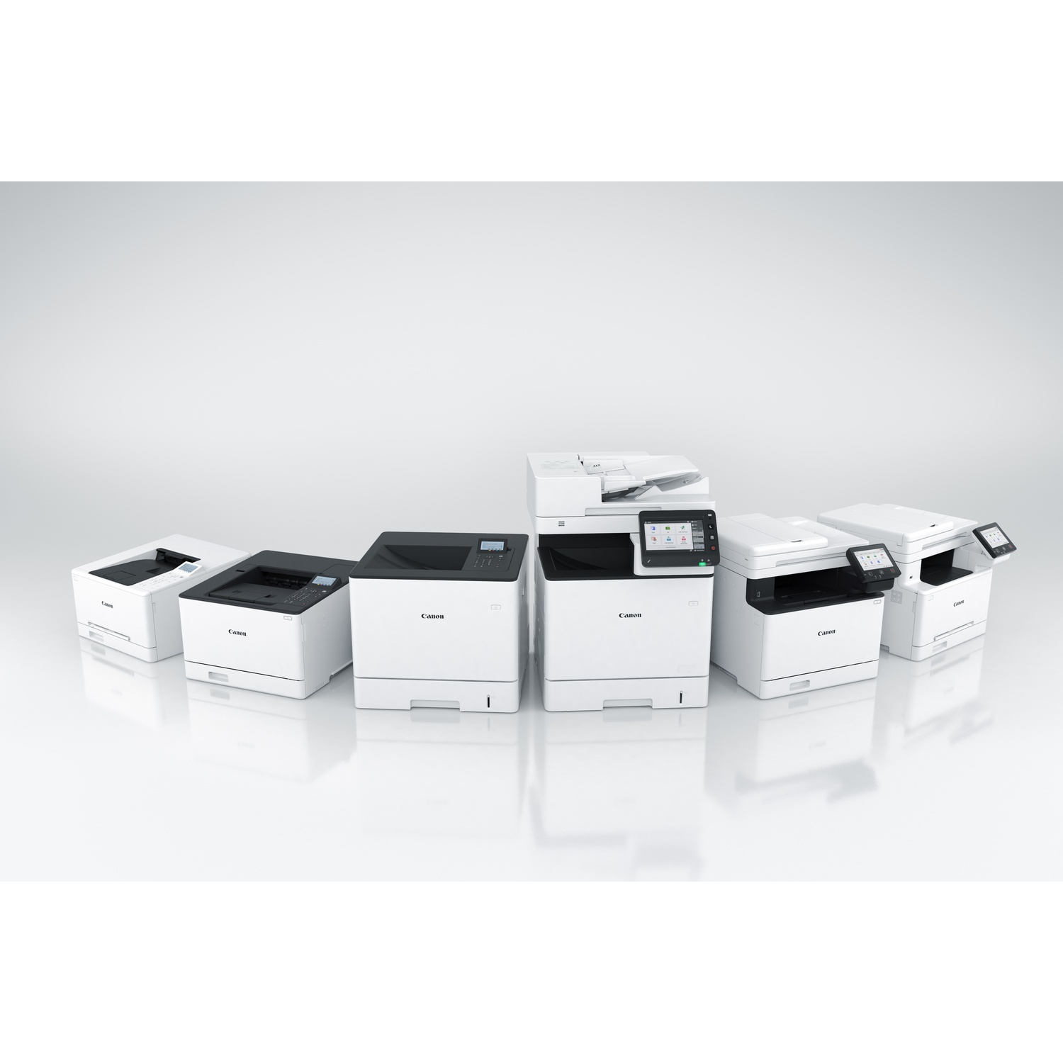 Verschillende witte Canon printers en MFD's opgesteld op een wit oppervlak.