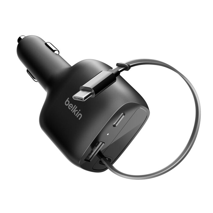 Adaptador de cargador de coche negro con cable USB-C y dos puertos USB.