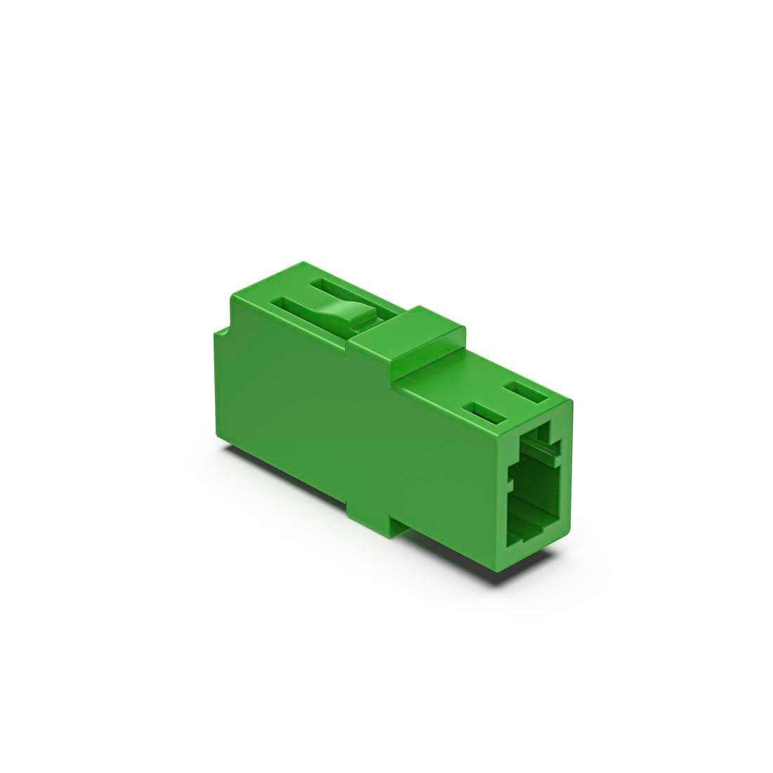 Ein grüner RJ45-Stecker mit einem schwenkbaren Riegel, isoliert auf weißem Hintergrund.