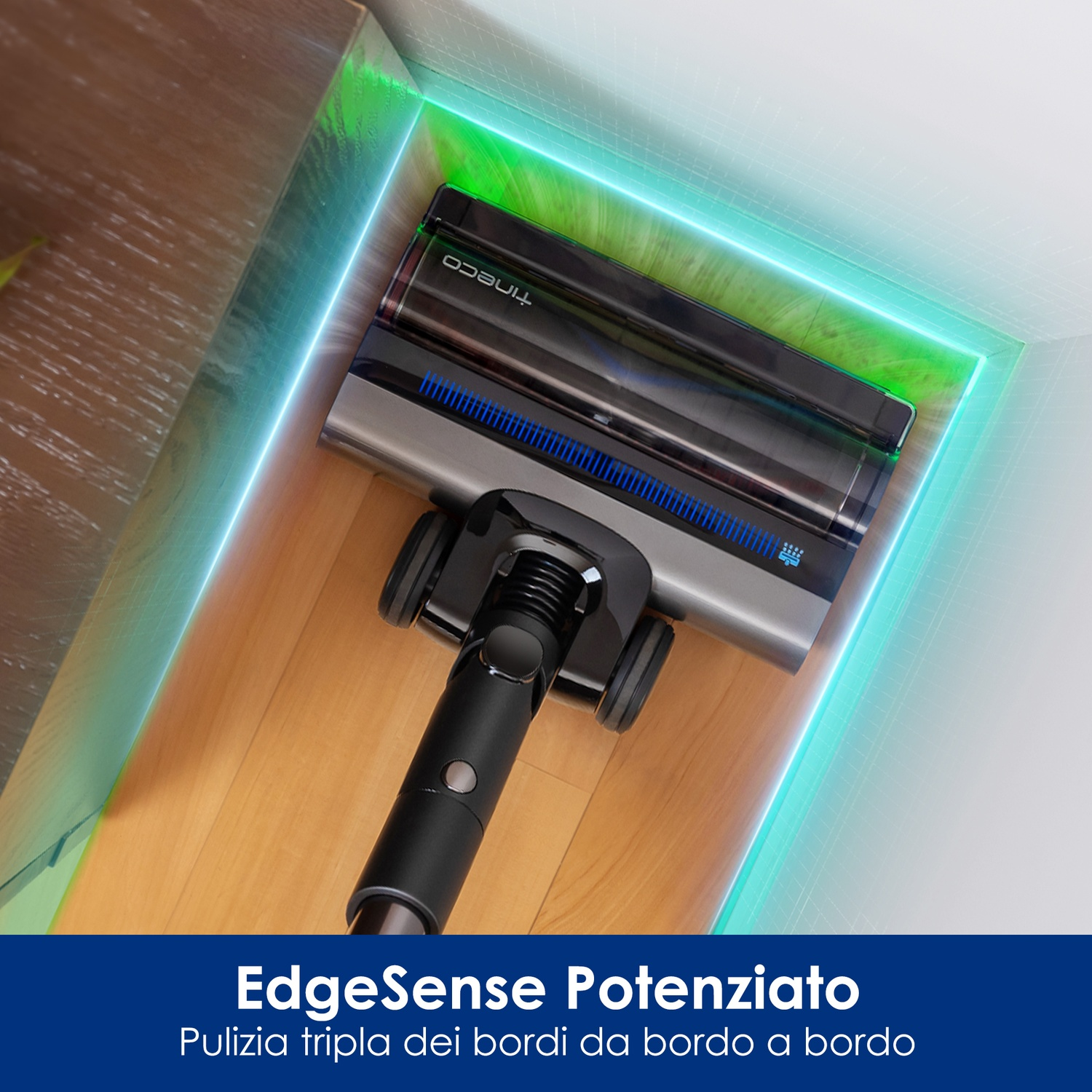 Una testina di aspirazione senza fili con ruote pulisce il bordo di un pavimento in legno.