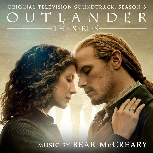 Ein Mann und eine Frau mit Stirnen aneinandergelegt, Outlander Serie.