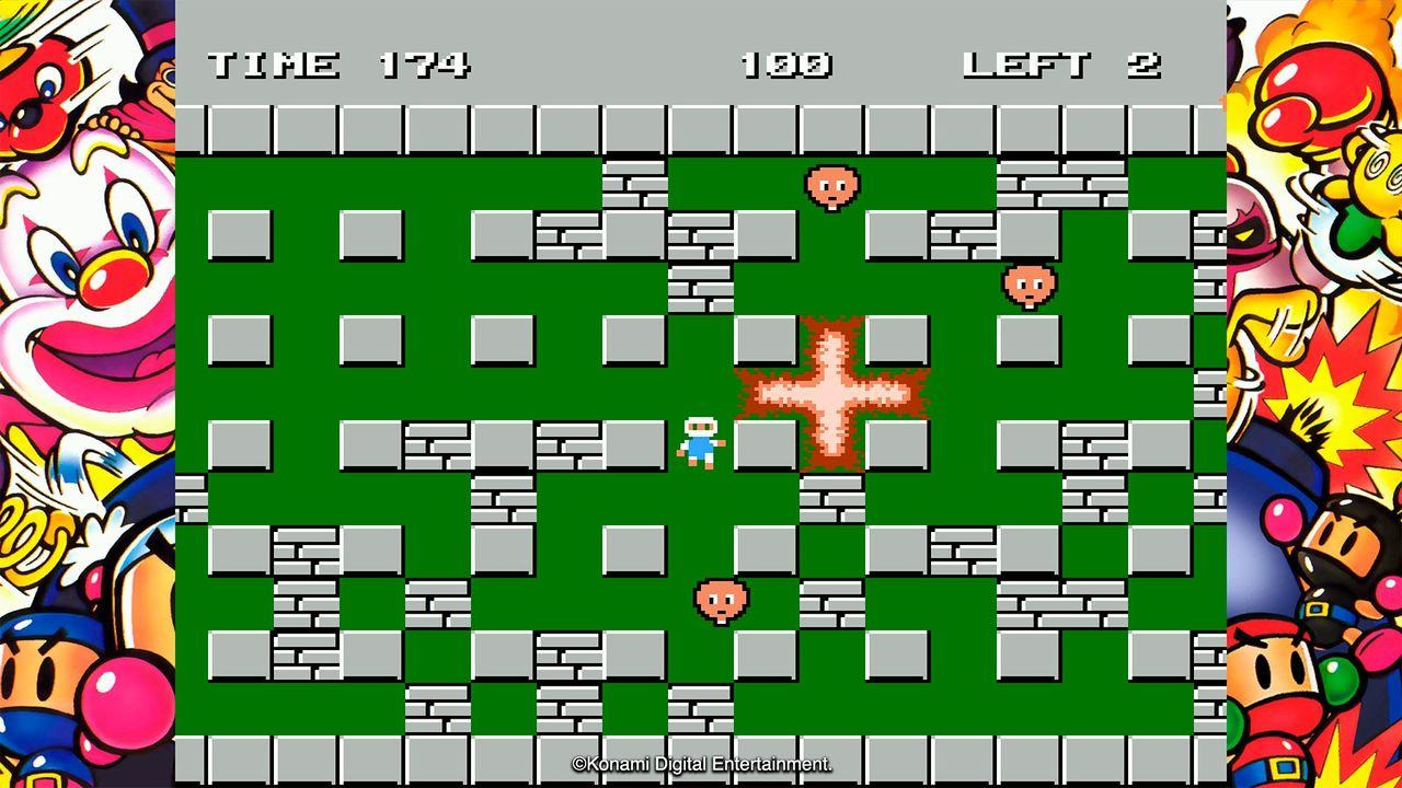 Bomberman spielt auf einem grünen Feld mit grauen Blöcken und einer Explosion.