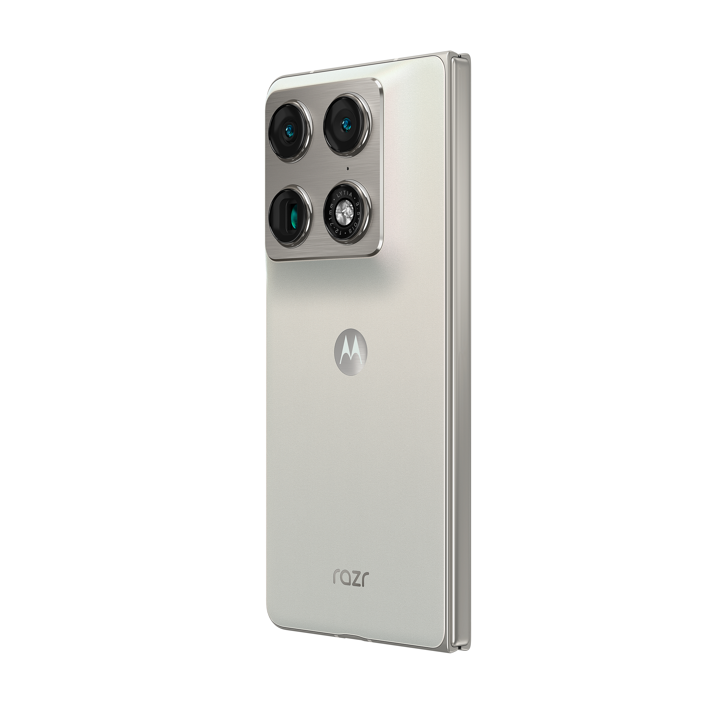 Ein silbernes Motorola Razr-Smartphone mit zwei Kameras liegt auf einem weißen Hintergrund.