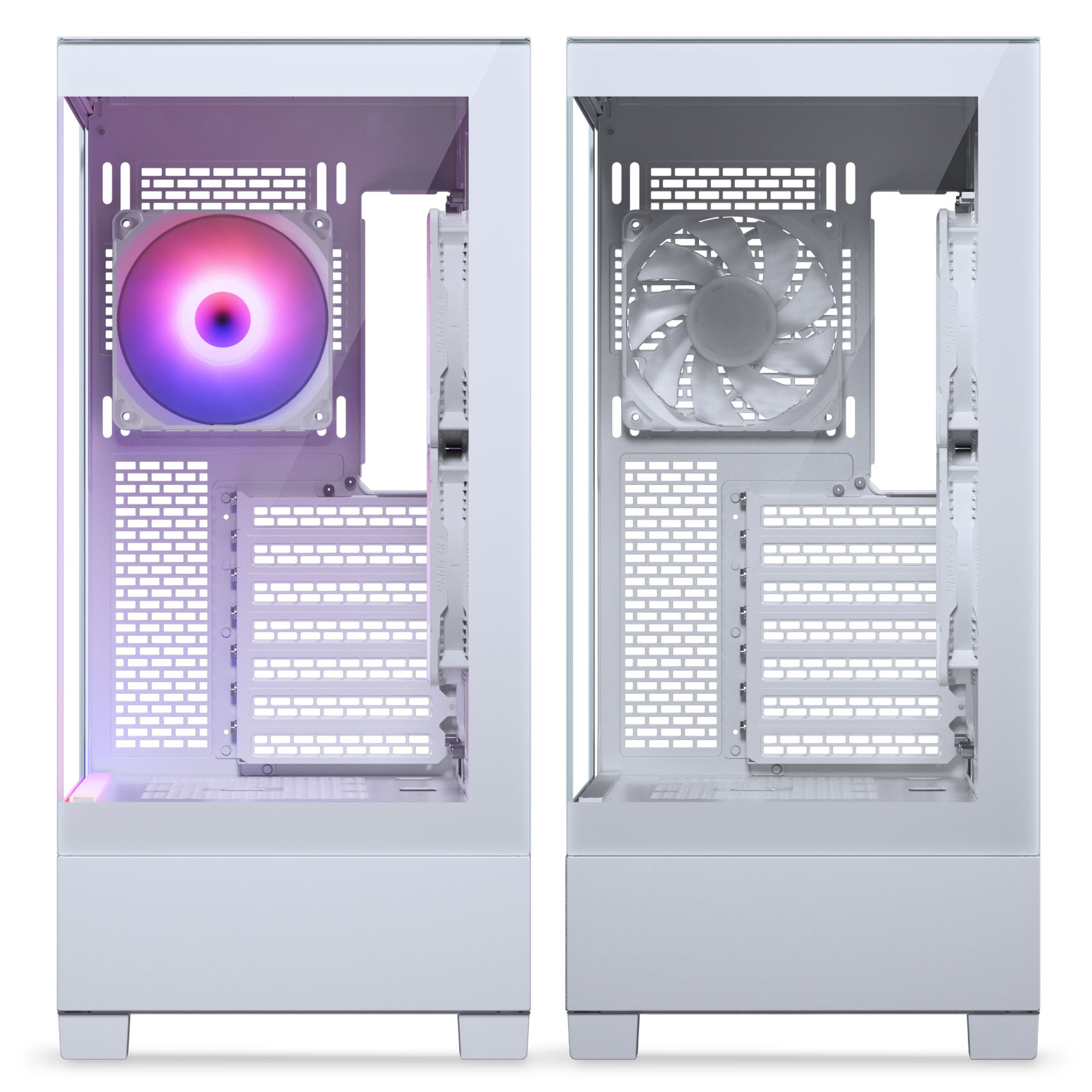 Zwei weiße Computergehäuse nebeneinander. Links mit RGB-Lüfter, rechts ohne.