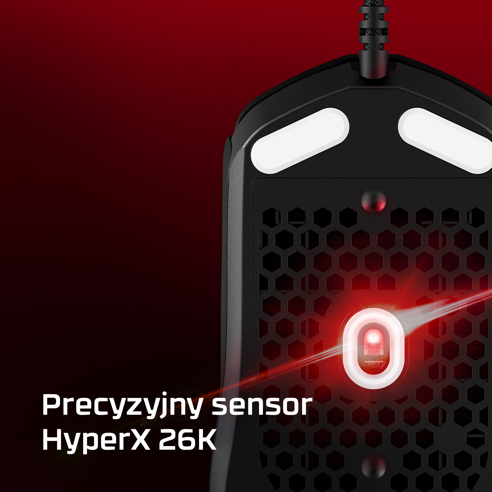 Spód czarnej myszy gamingowej z czerwonymi światłami i tekstem.