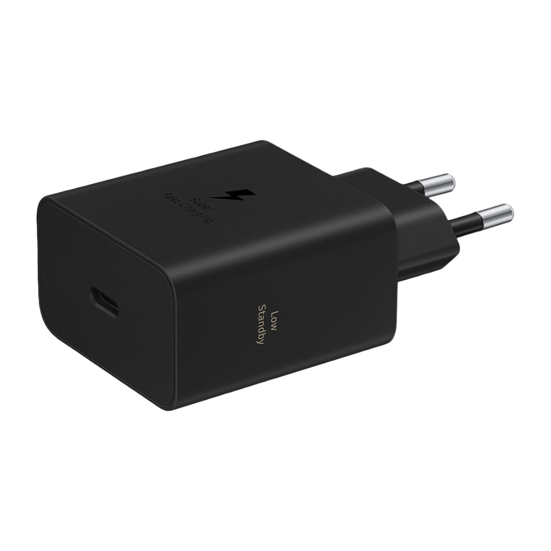 USB-C bağlantı noktalı ve iki uçlu siyah hızlı şarj adaptörü.