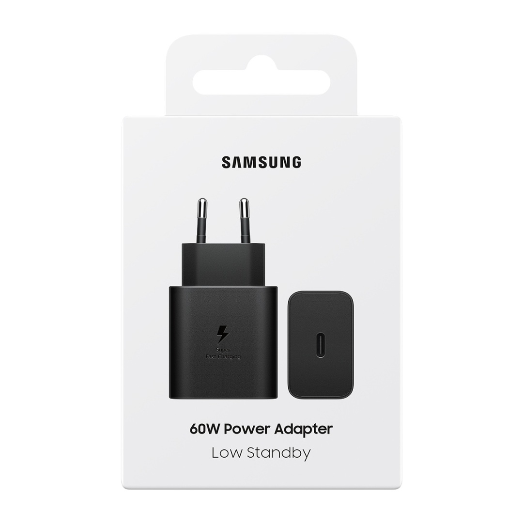 Samsung 60W güç adaptörü ve USB-C kablosu ambalajda.