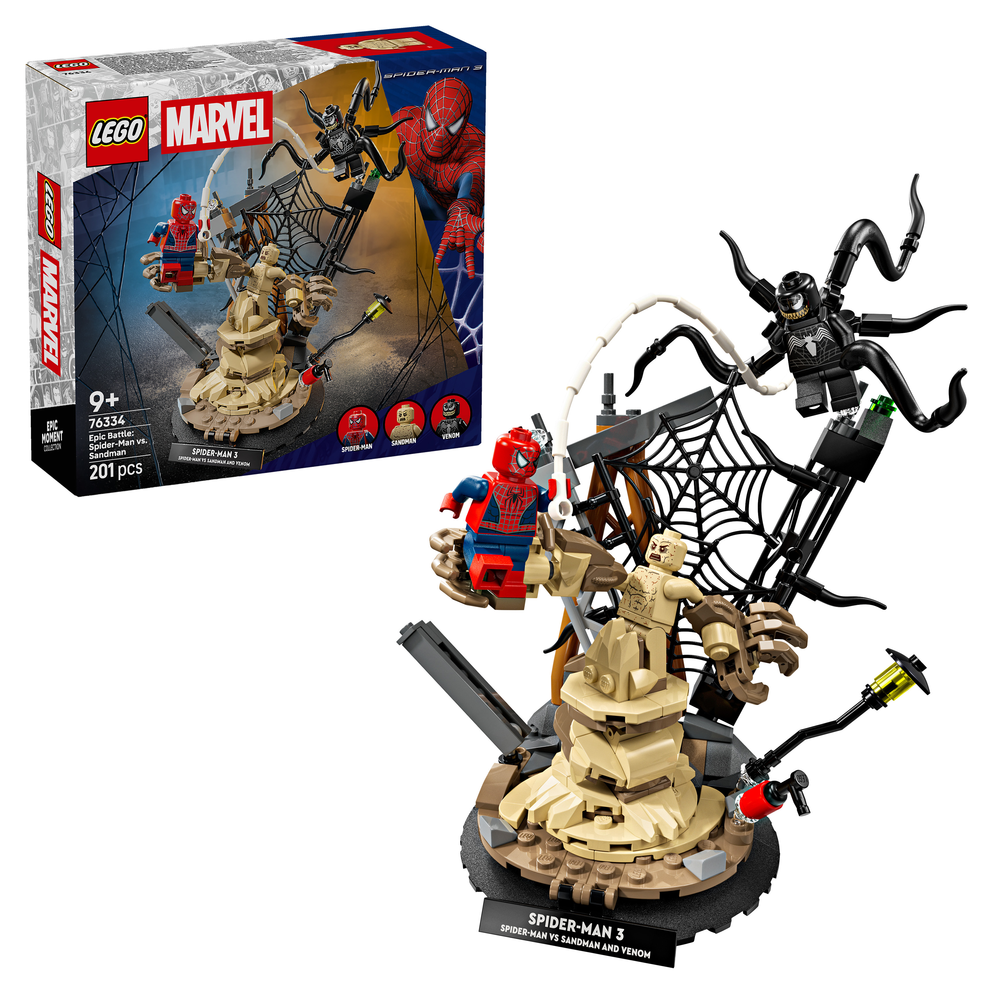 Zestaw LEGO: Spider-Man vs Sandman i Venom. Spidey wisi na pajęczynie, Sandman w centrum.