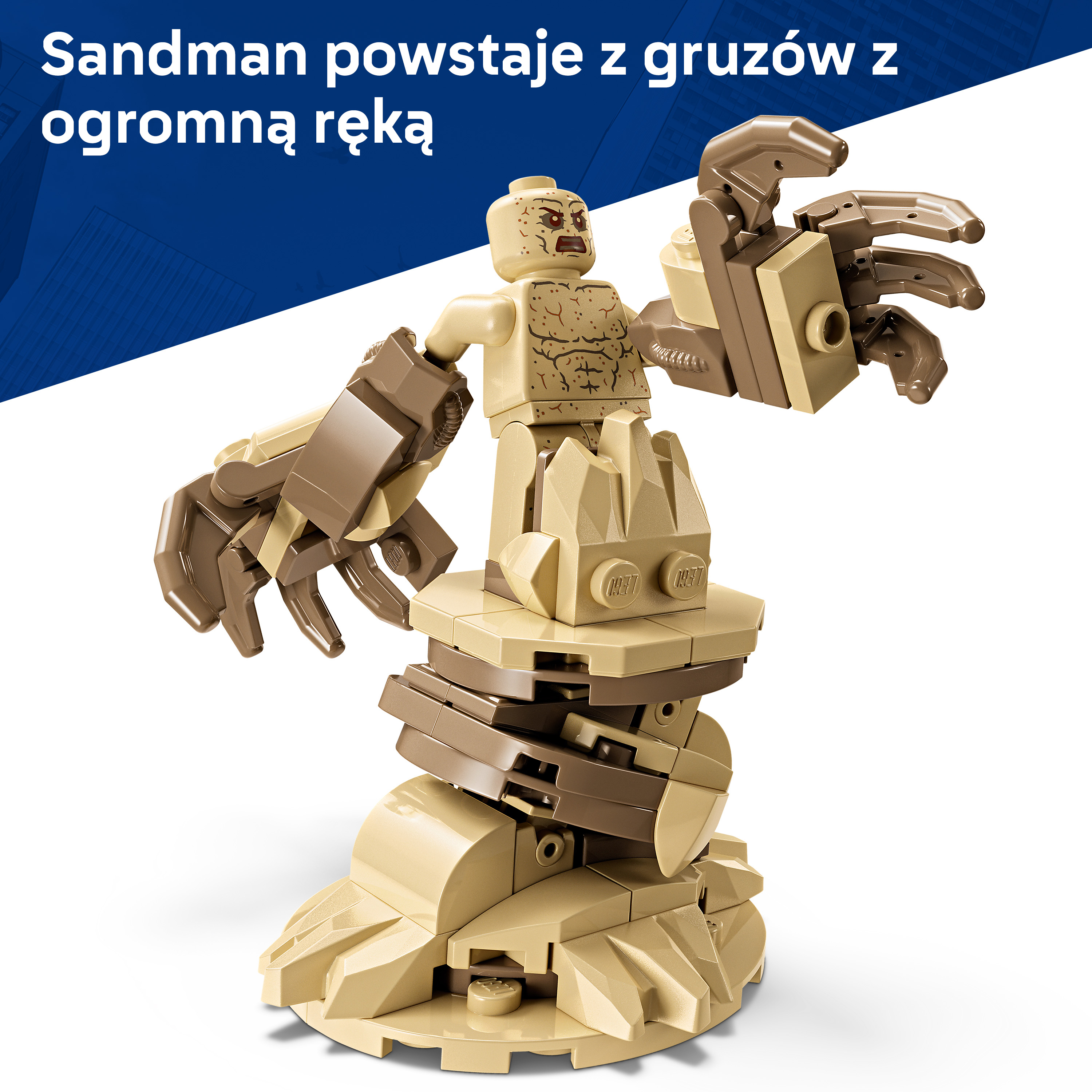 Figurka Lego Sandman z dużą ręką, z beżowych i brązowych klocków.