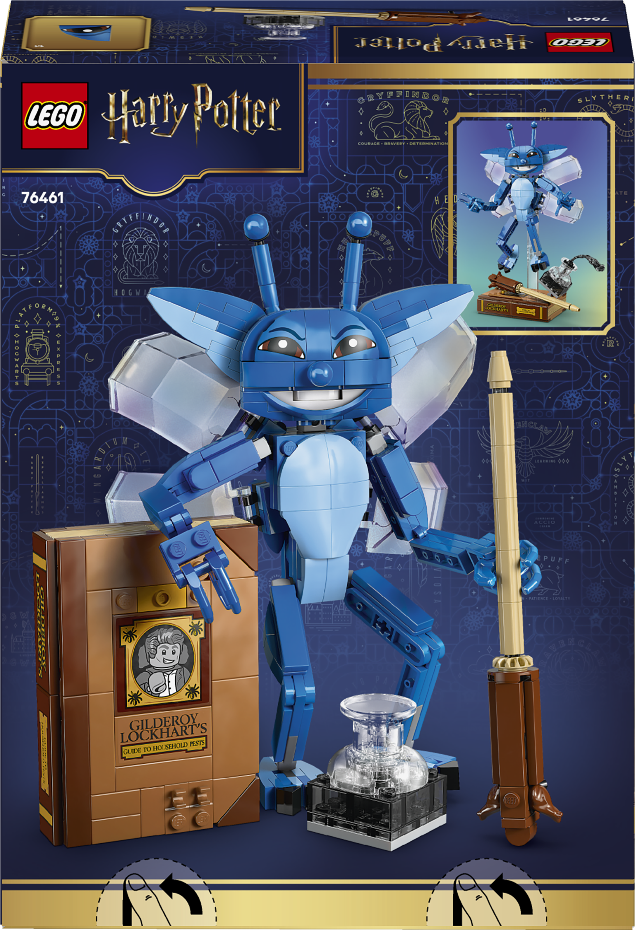 Niebieska figurka Lego Dobby stoi obok książki, kałamarza i miotły. Logo Harry Potter.