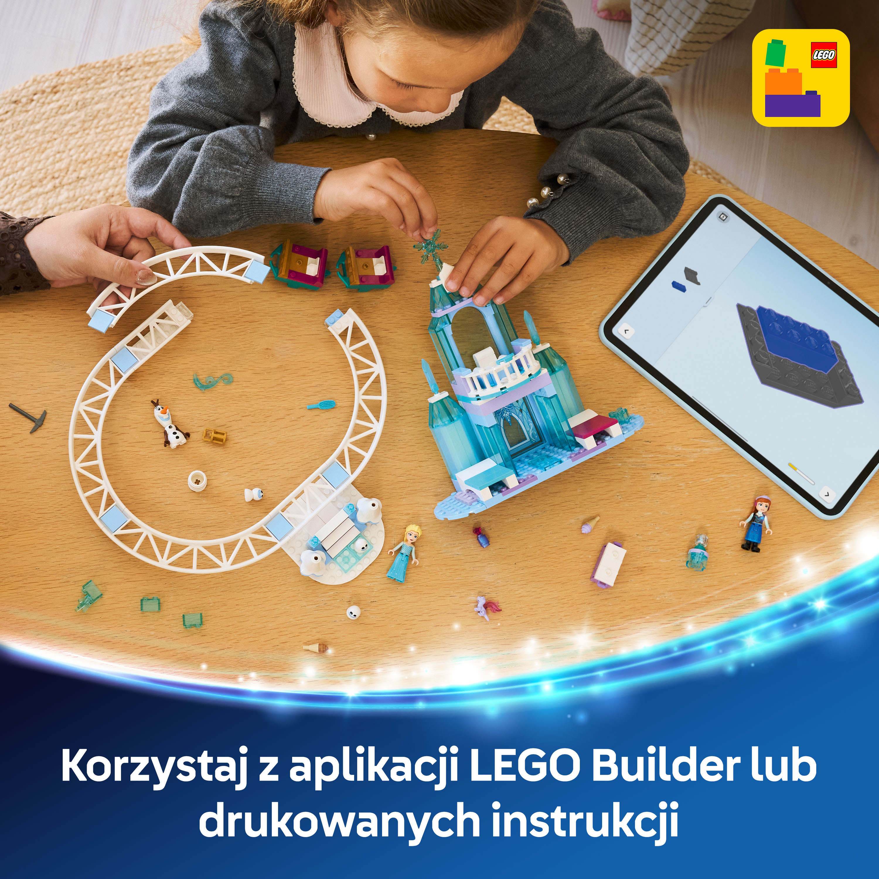 Dziewczynka buduje lodowy zamek LEGO, patrząc na tablet. Zawiera logo LEGO.